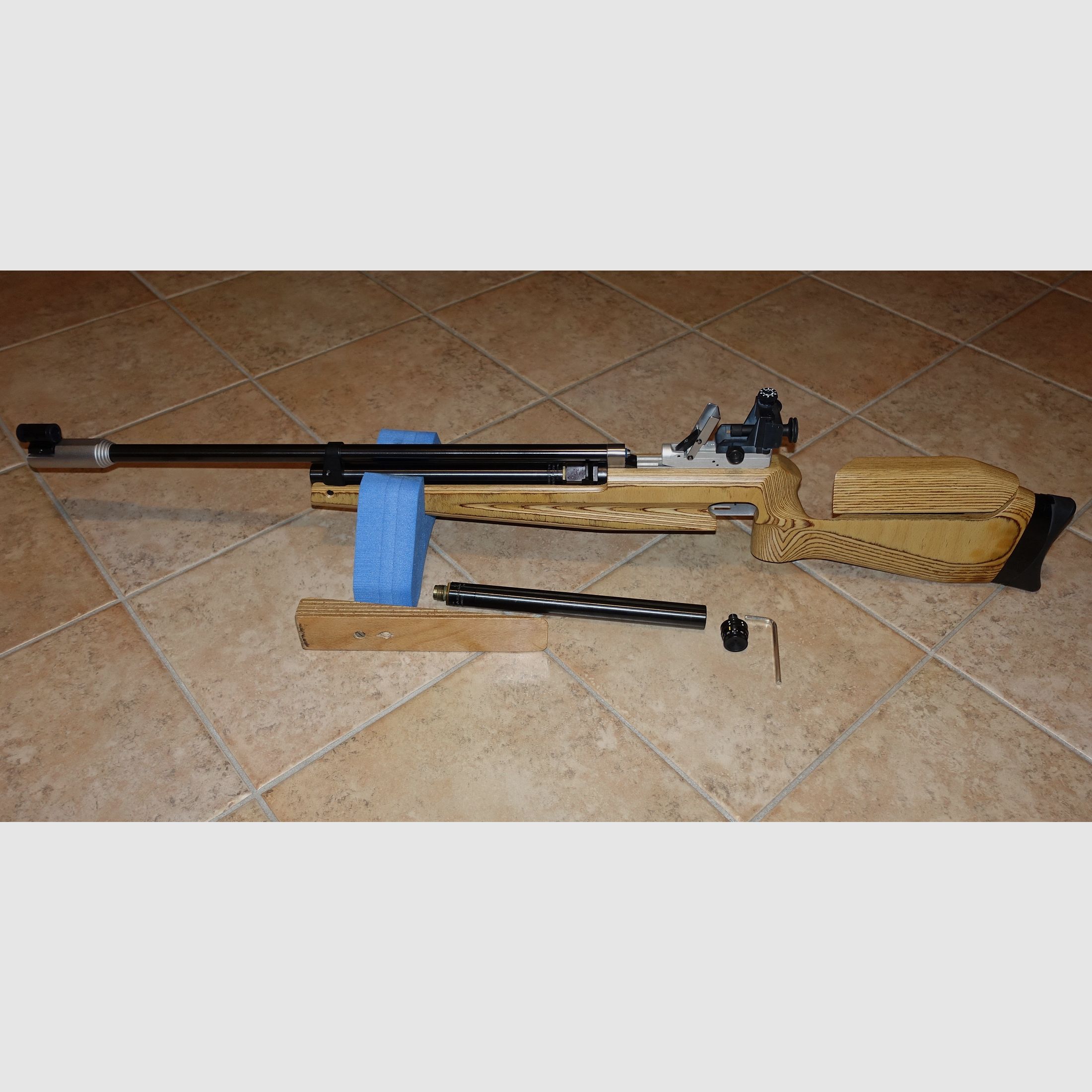 Matchgewehr Feinwerkbau Mod. C60 + 2x Kartusche + Fülladapter