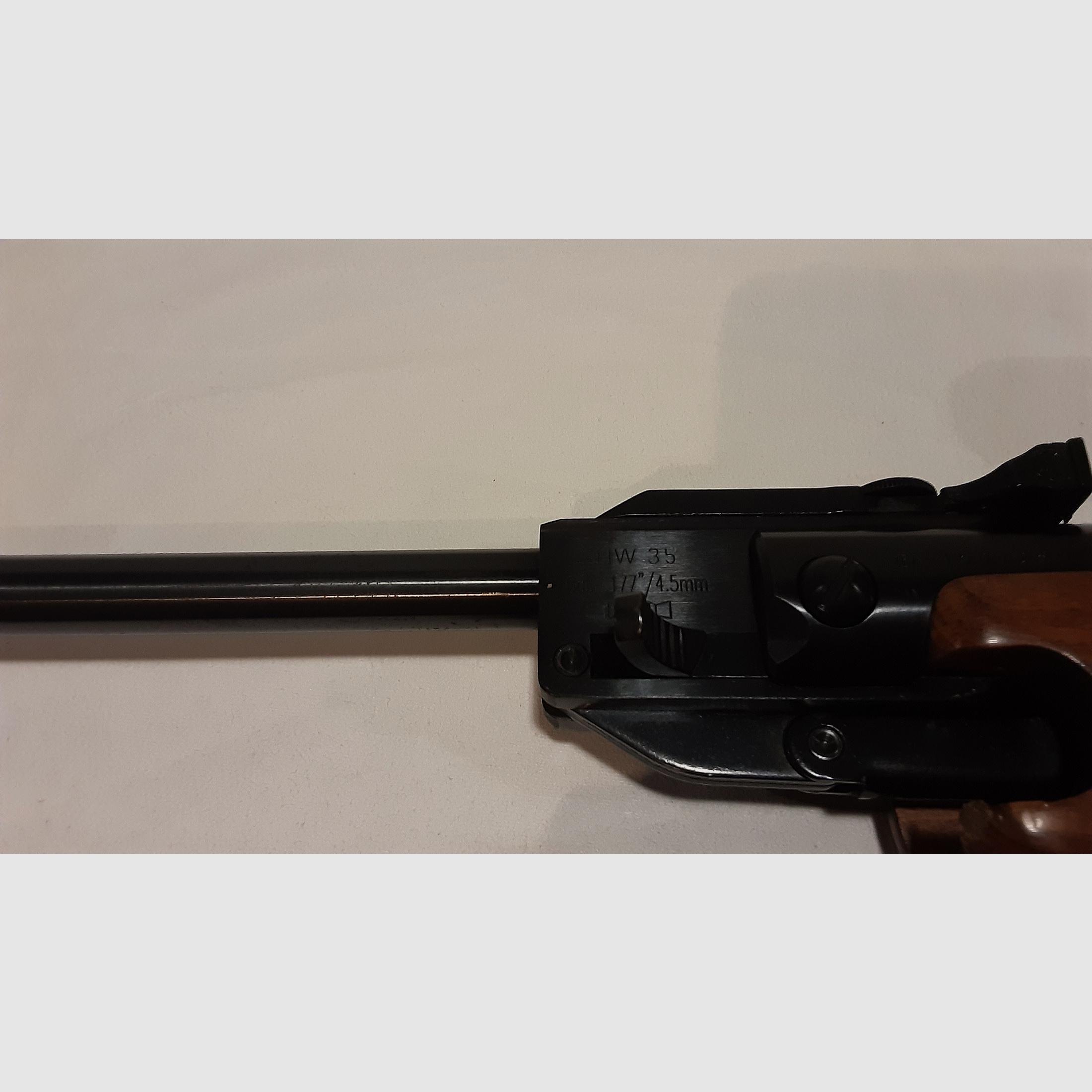 Rifle de aire Weihrauch HW35 de gran potencia y precisión para caza/deporte