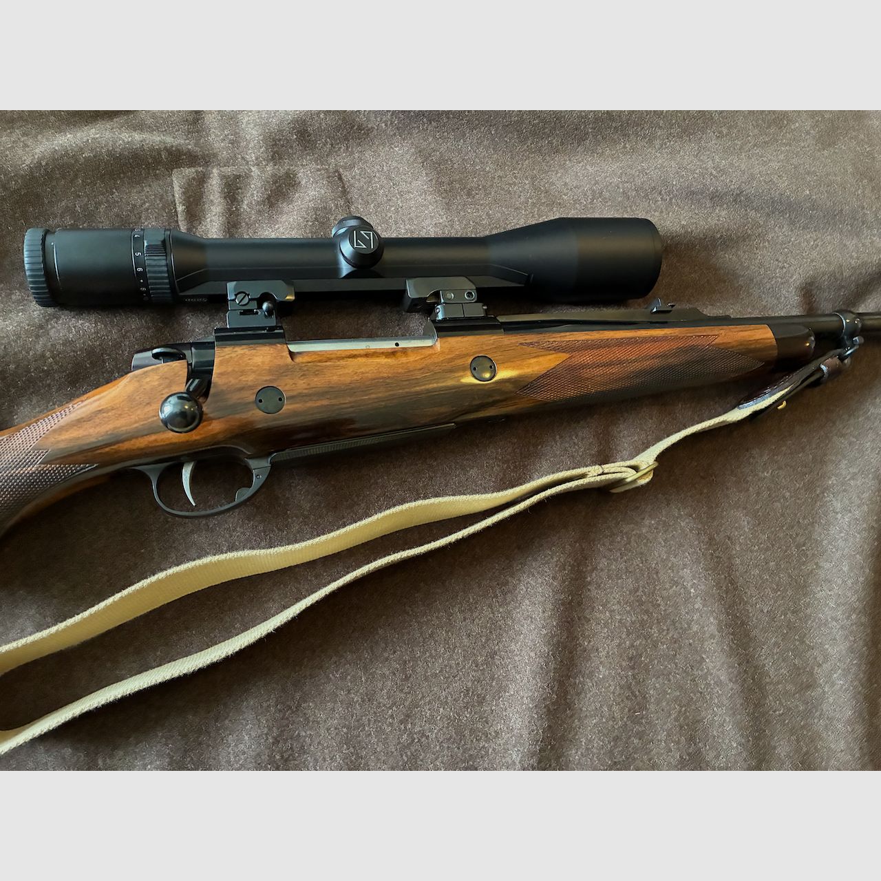 *Als nieuw* Sako L61R AIV Safari in het kaliber .338 Win. Mag. inclusief Zeiss Diavari ZM 2,5-10x48 T*