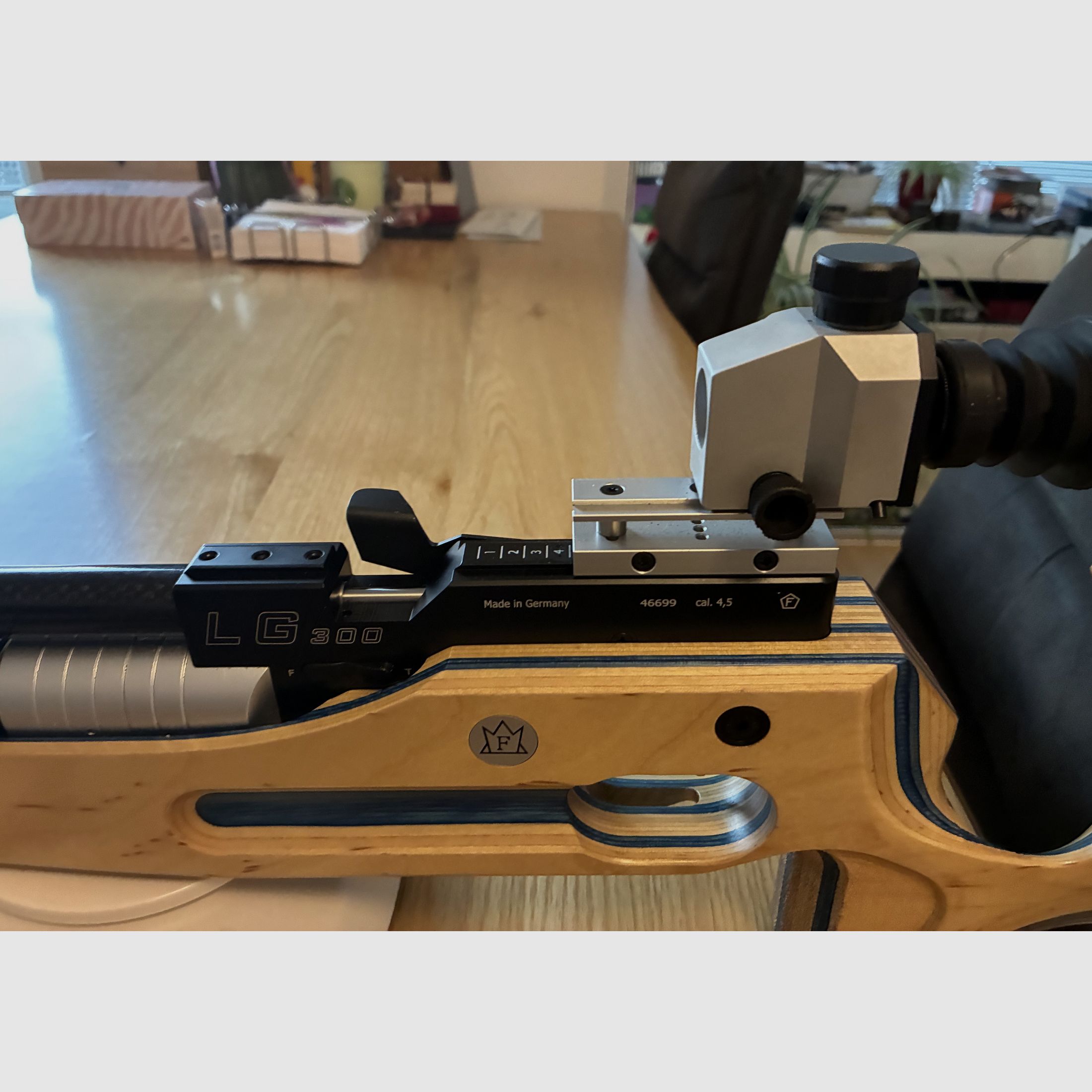 Air rifle LG 300 XT LG300XT wooden stock in top condition late model