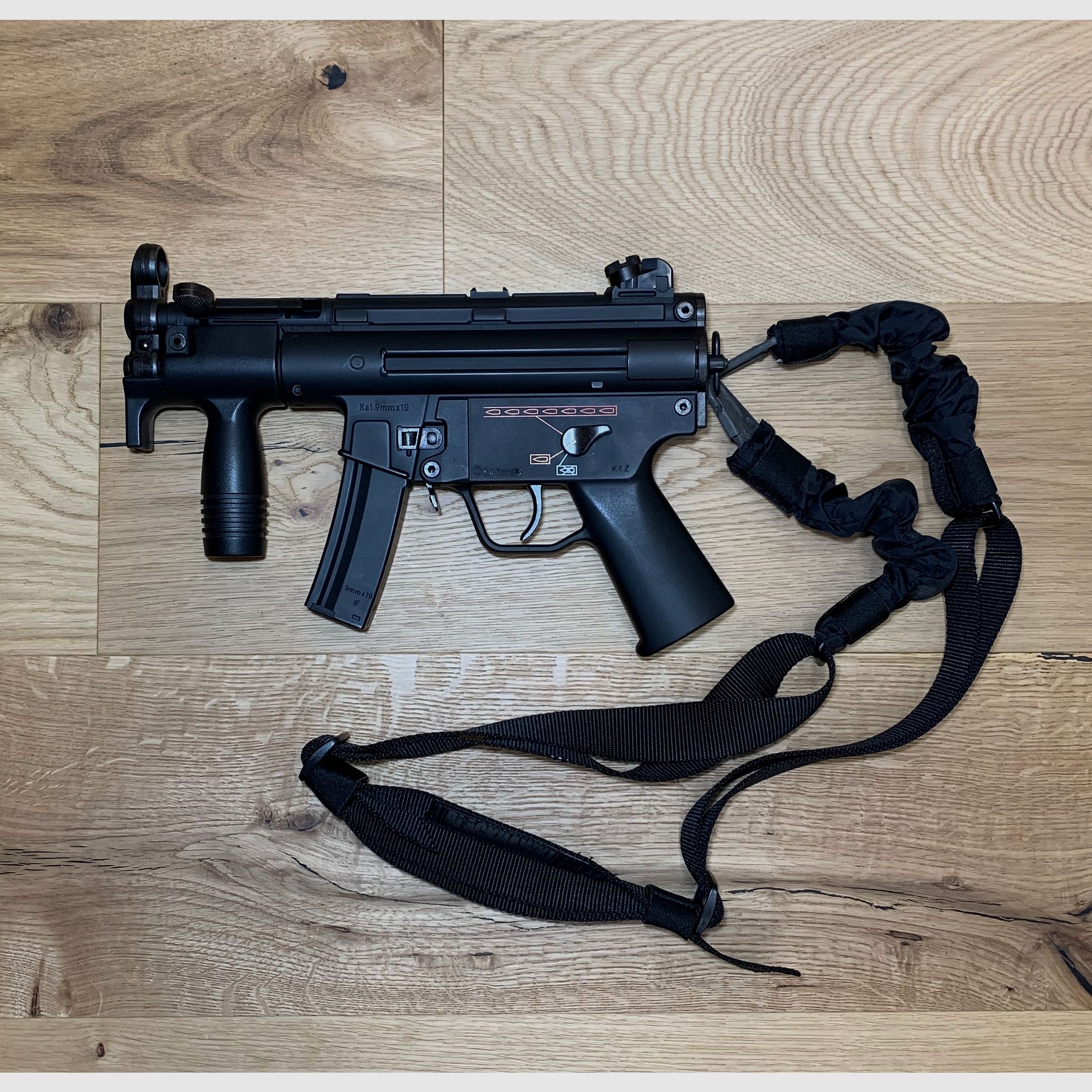 Tokyo Marui Heckler & Koch MP5K A4 Kurz AEG Softairpistole