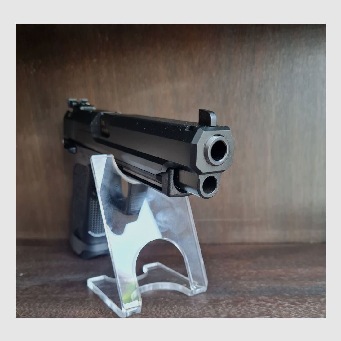 Heckler & Koch USP Expert