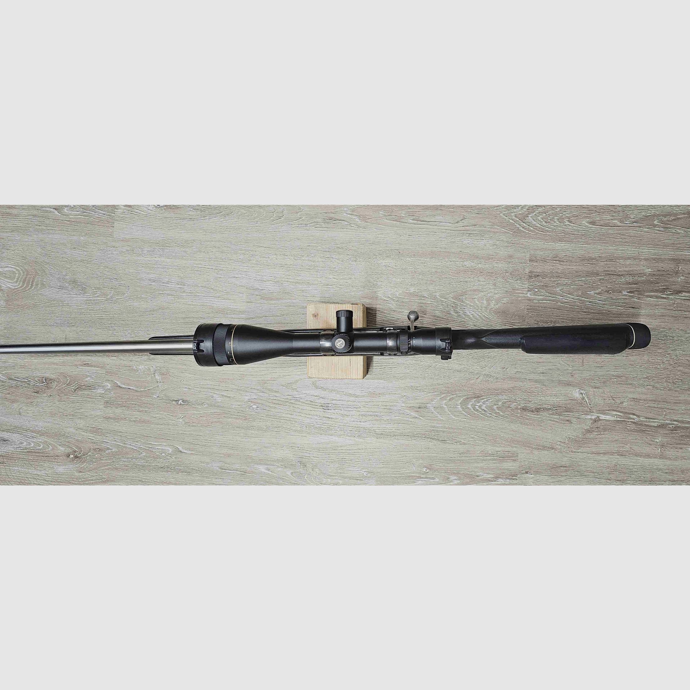 Fucile a ripetizione Savage Modell 116 calibro .338 WinMag con Leupold VARI-X III 6.5–20x50mm LR su montaggio girevole