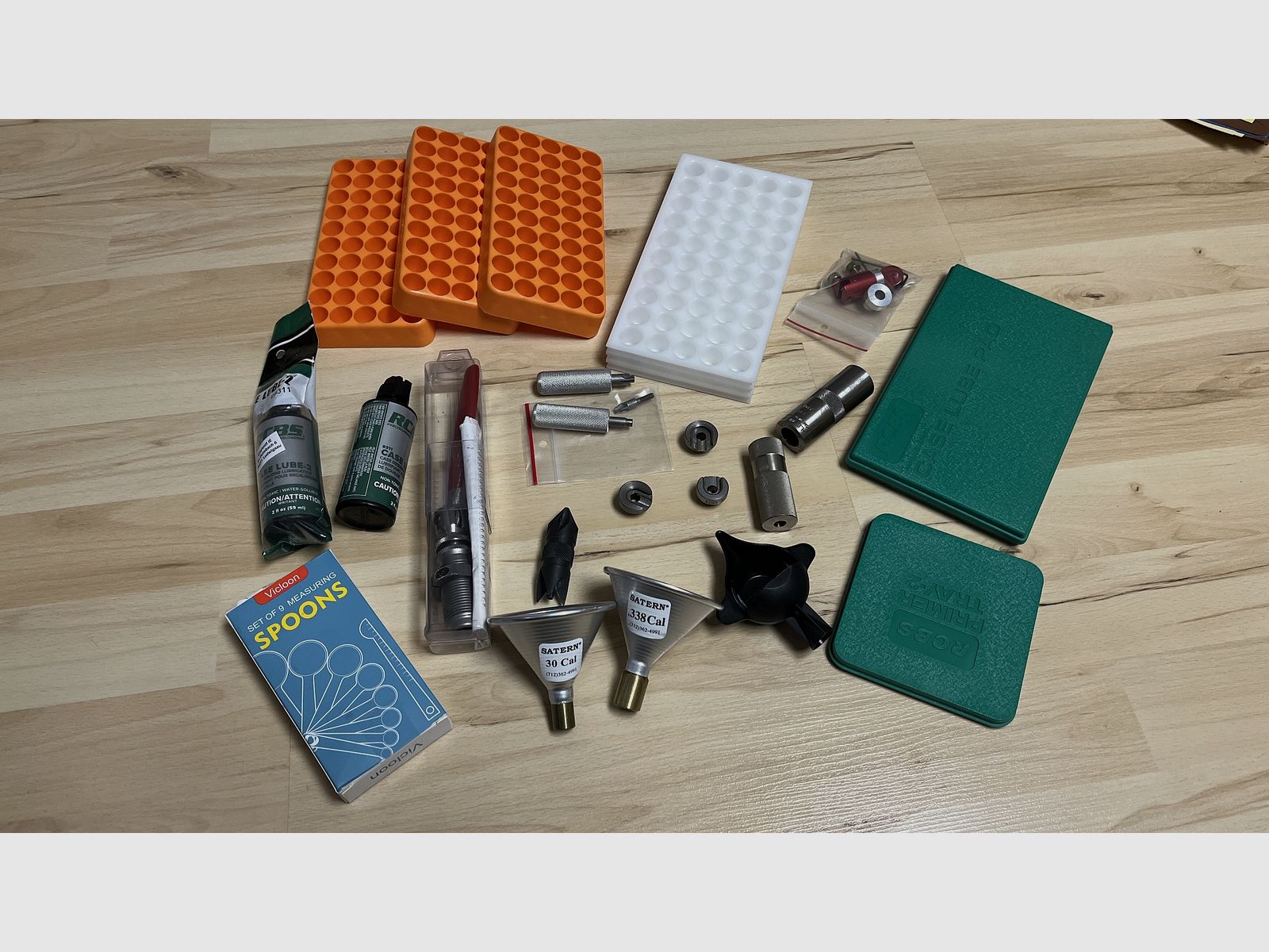 Reloading accessories set of 22 pieces