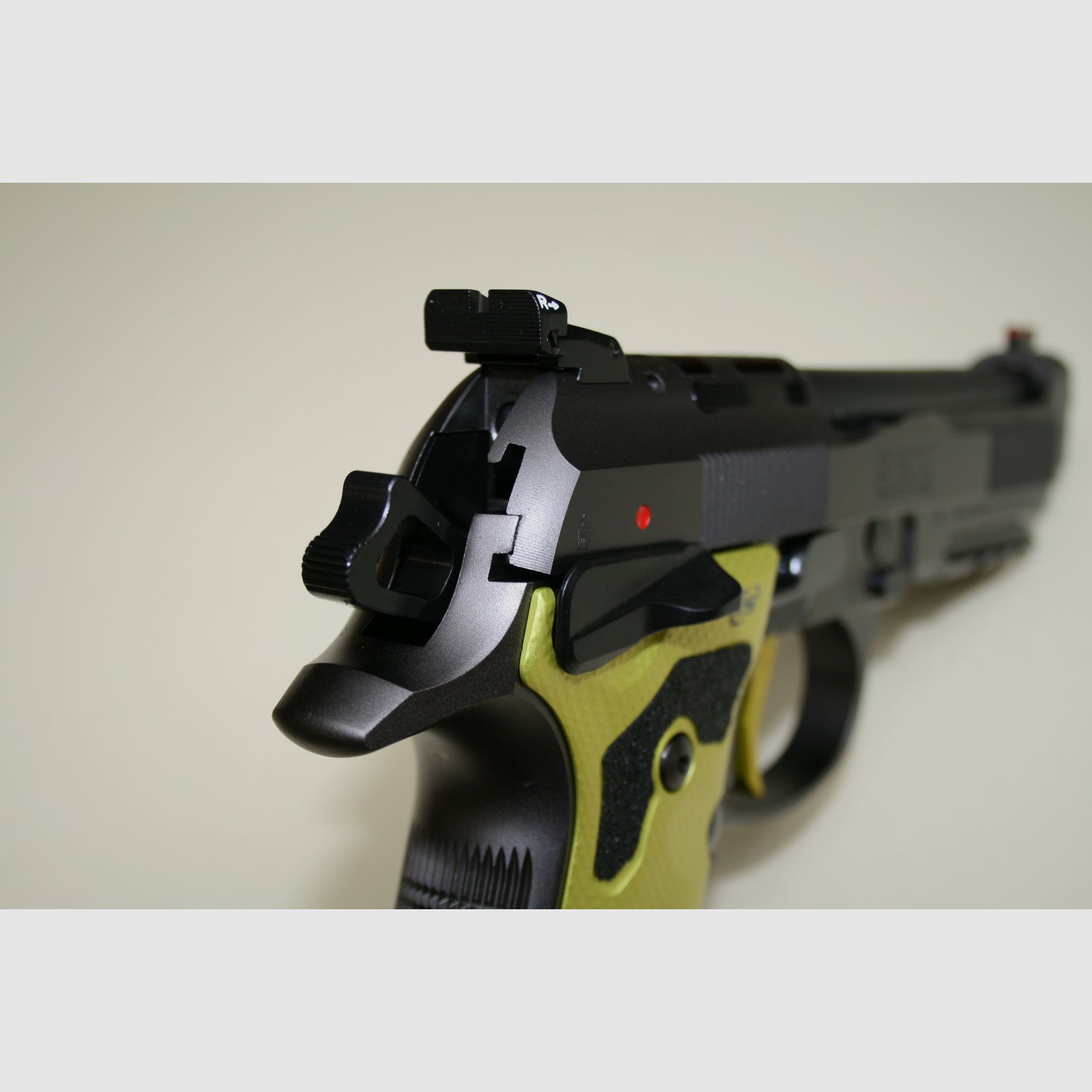 Pistole Beretta 92 X Performance Optic Ready Kal. 9×19 Special Make Gelb, Bild 7 von 8