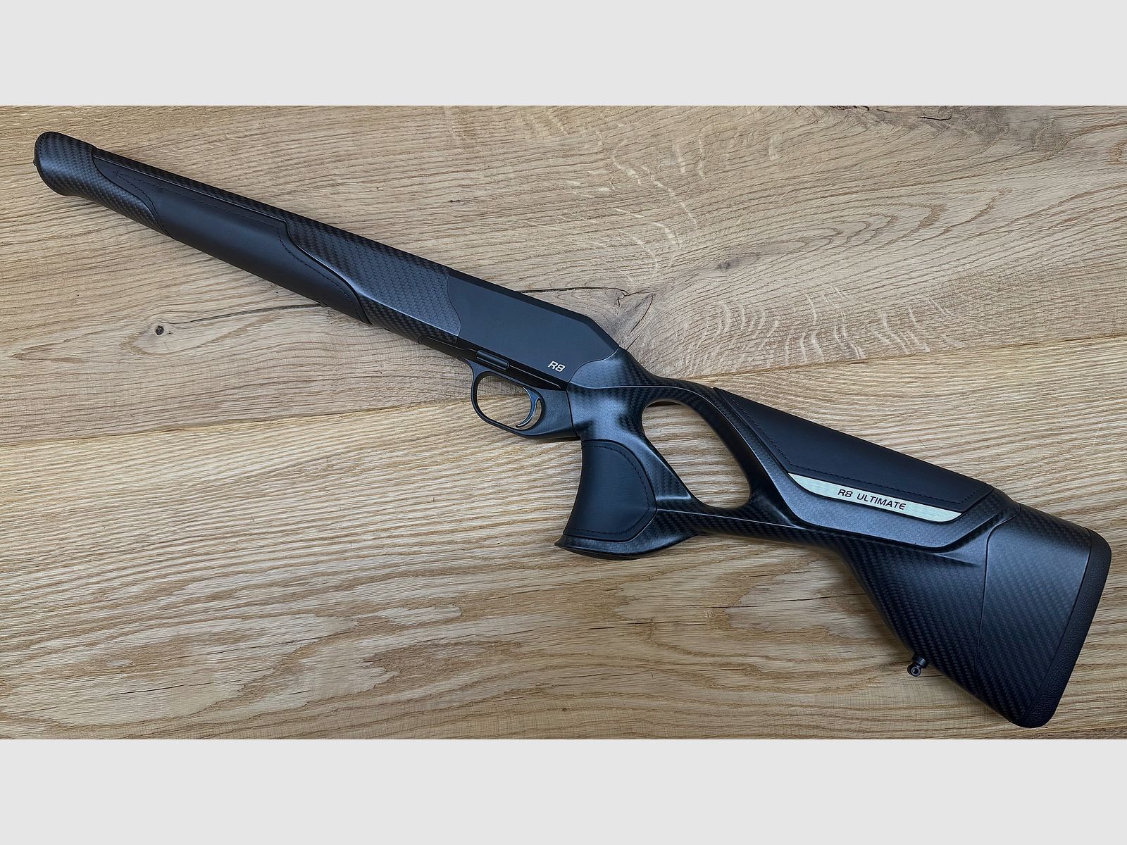 Blaser Schaft mit Gehäuse/System R8 Carbon Leder schwarz / DLC Abzug / Vorderschaft carboniert / Logo silber