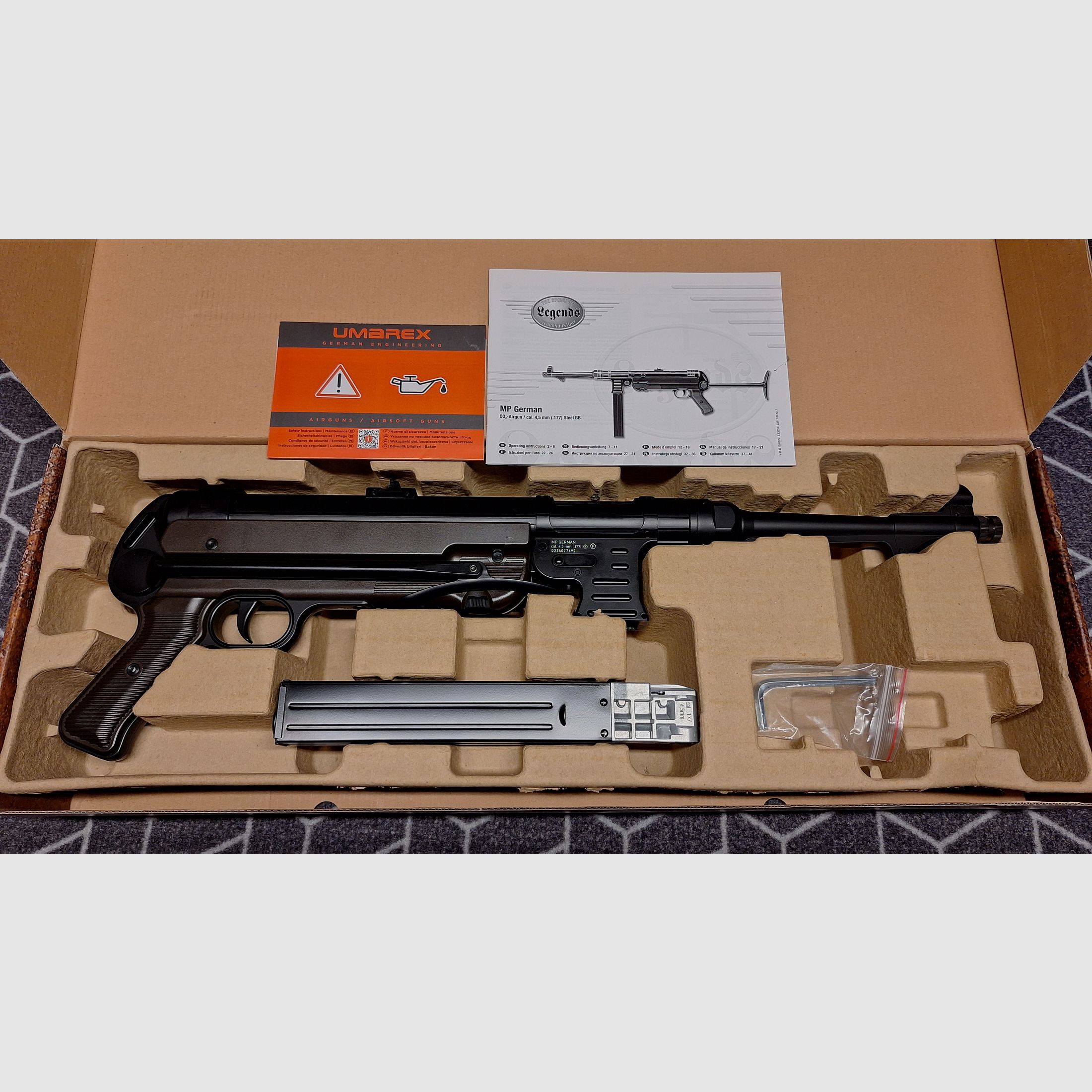 Legendy MP40 - 4,5 mm stalowe BB Co2 - Całkowicie metalowy! Z CO2+amunicją+uchwytem!
