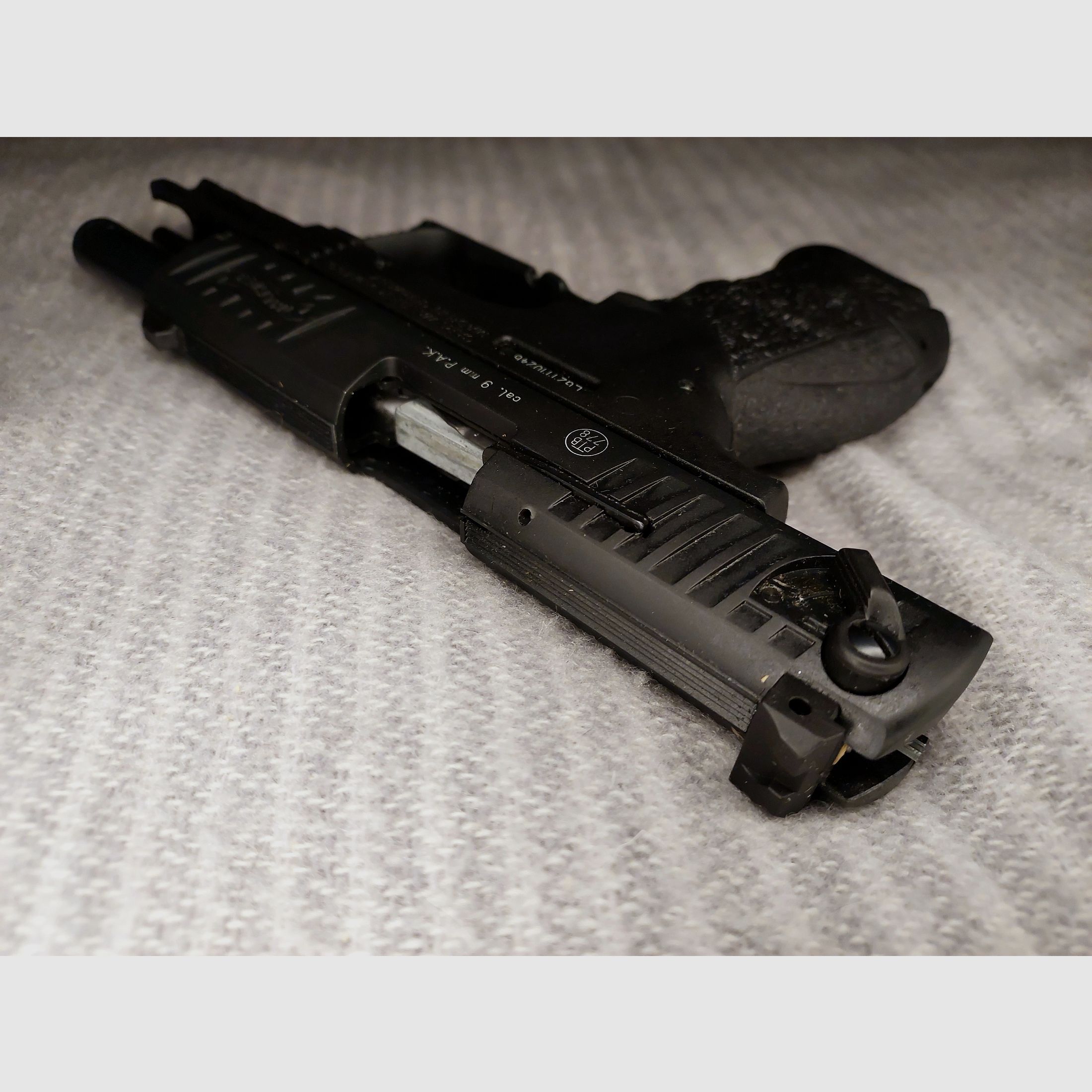 Pistola a salve Walther P22Q 9mm P.A.K. nera (PTB 778) con fondina e 2 caricatori [P 22 q]