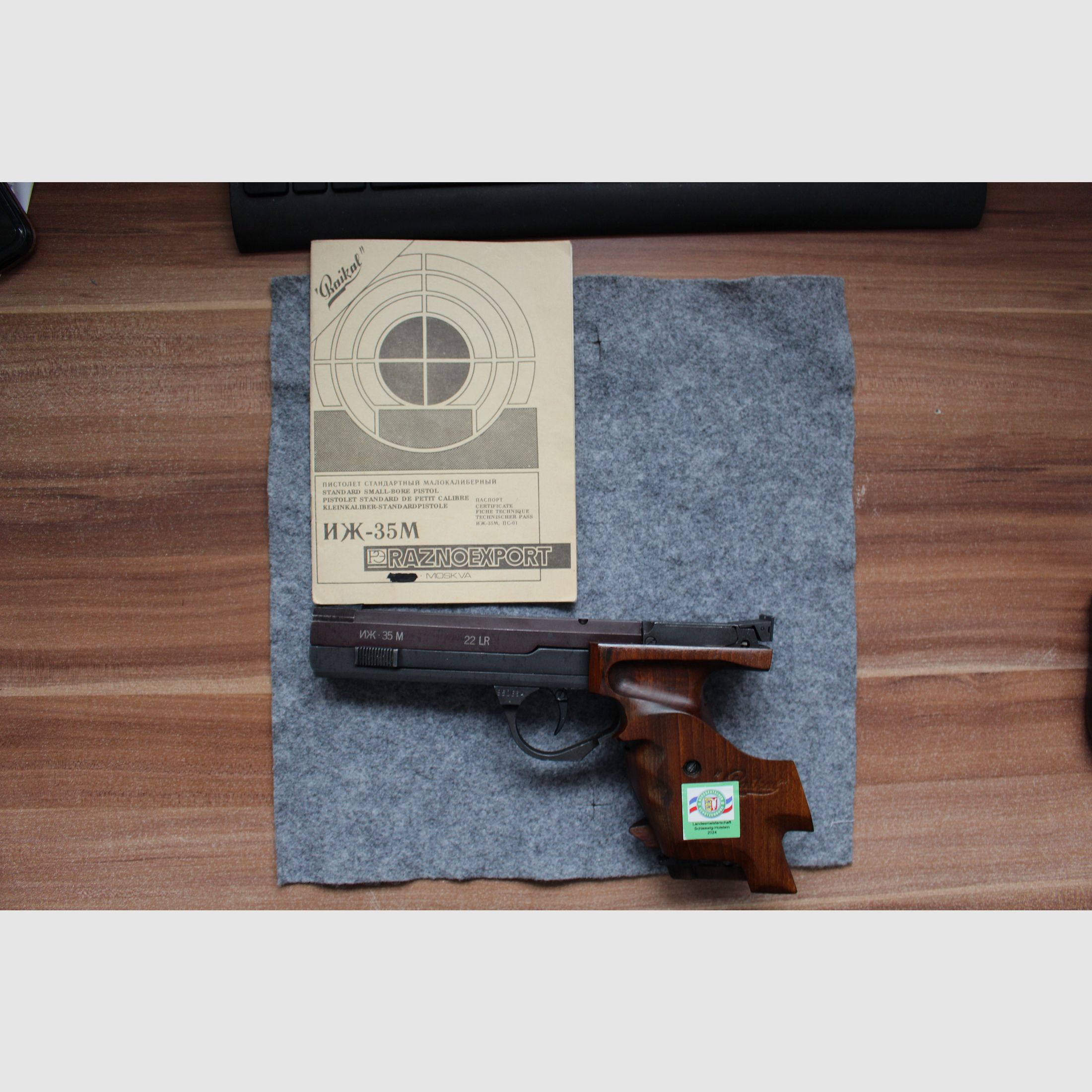 Verkauf halbautomatische Pistole von Haus CZ-Taipan Pro-Tuning und inklusive KK-Pistole, als Geschenk!