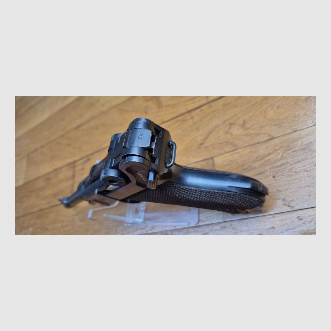 Sehr seltener Luger P08, genannt „Mauser Banner“ – Polizei-Waffe, hergestellt von Mauser im Jahr 1942 – Kaliber 9×19 – Eine der 25.165 SS-Polizei-Waffen vom Typ Front Ost – Eine der 5.550 mit „1942“ und „Adler+L“ markiert – Ästhetischer und mechanischer Zustand außergewöhnlich – TBE+++, Bild 24 von 33