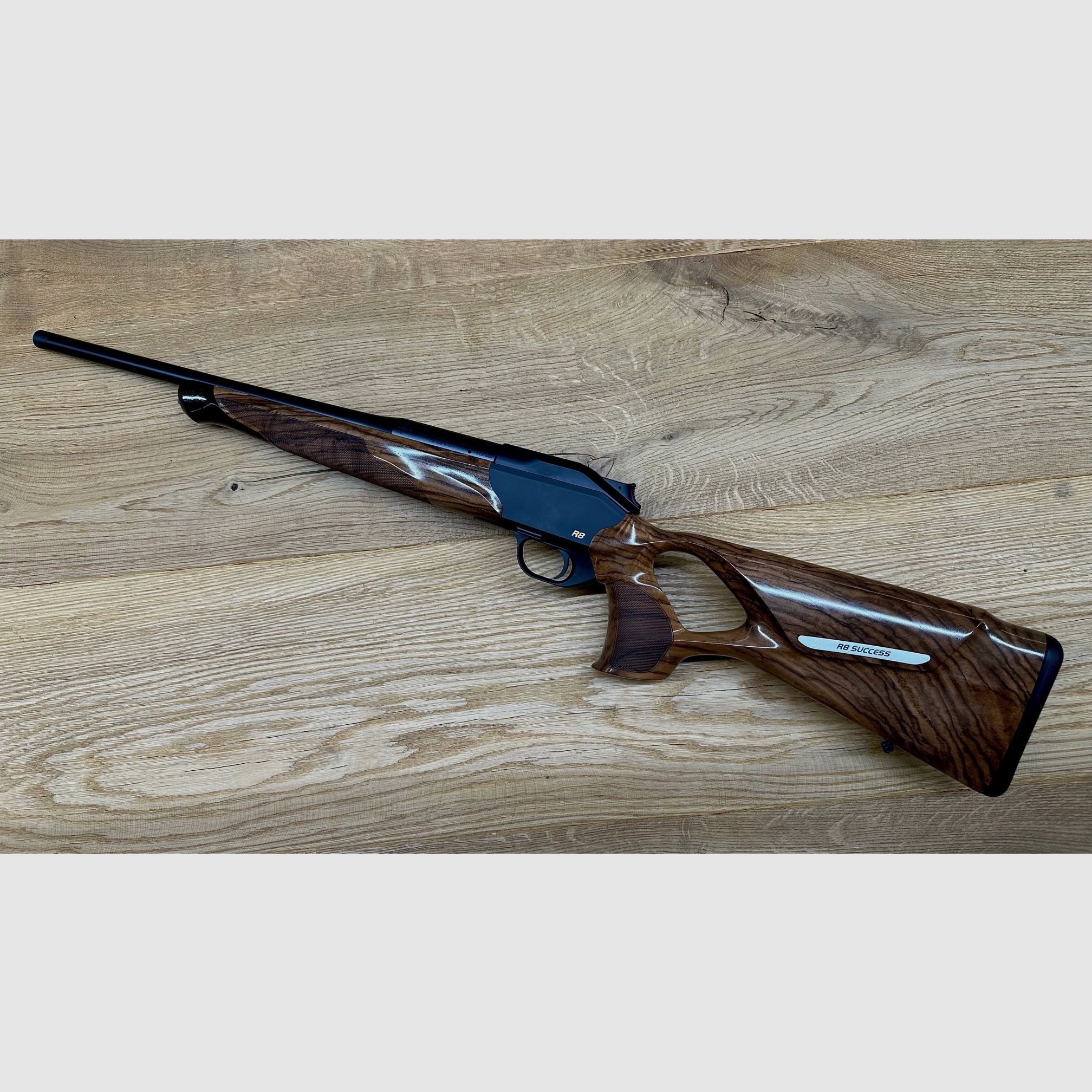 Blaser R8 Success / HK 4 / Lochschaft / gekürzter Lauf / M15x1 / Kaliber nach Wahl / AH Kammergriffkugel