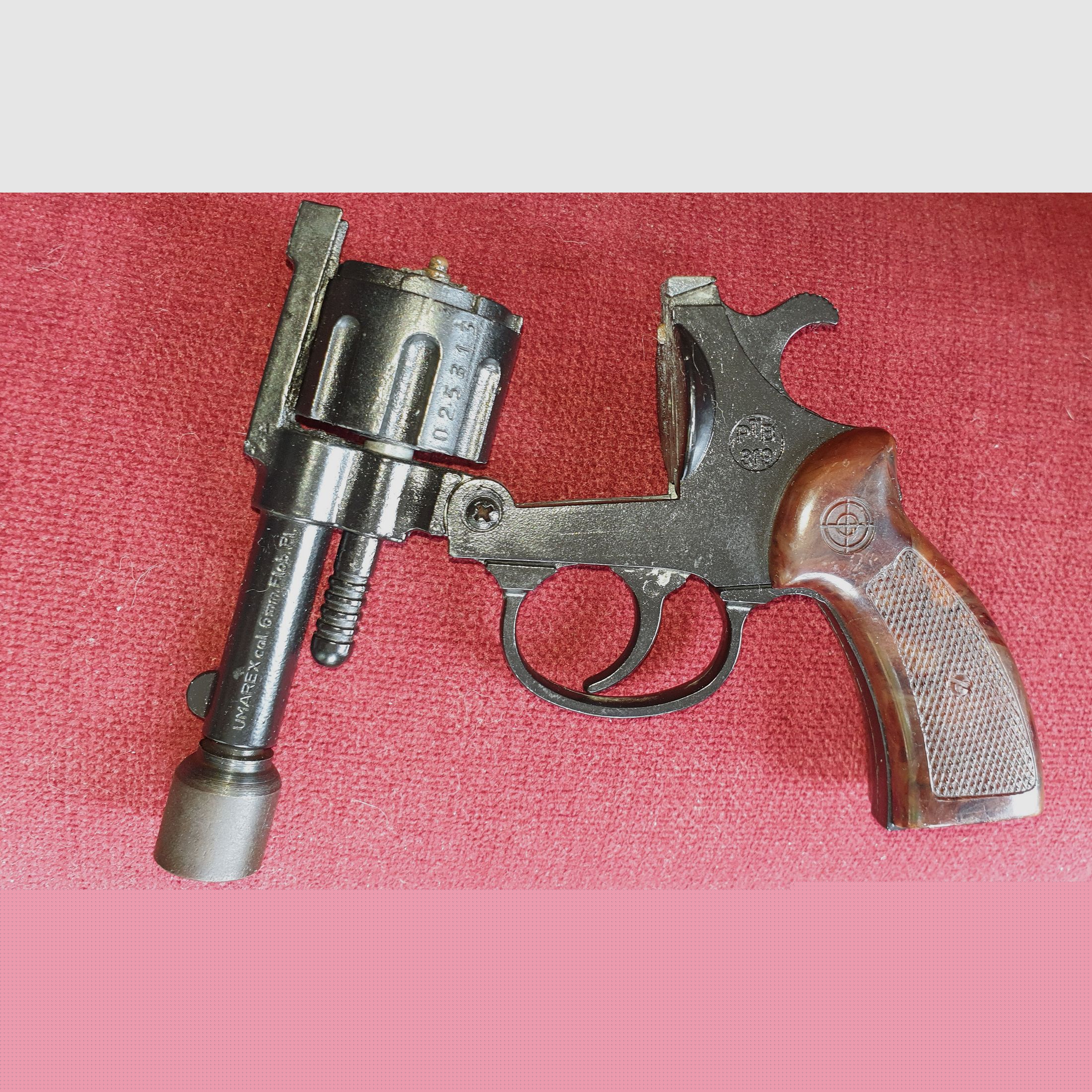 Schreckschussrevolver Im Kaliber 6mm Flobert