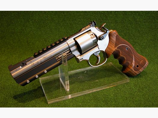 Smith & Wesson 686 -5 ULTIMATE PRACTICAL CHAMPION .357 Mag S&W 686 6"Zoll - .357 Magnum