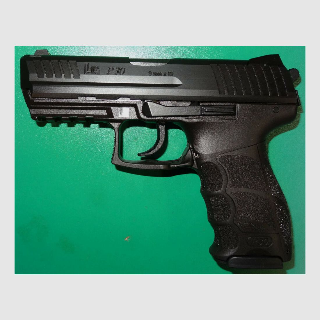 Heckler & Koch Pistool Heckler & Koch P30-V3, Geblauwit in het kaliber 9x19 (9mm Para) Inclusief accessoires, afbeelding 1 van 7