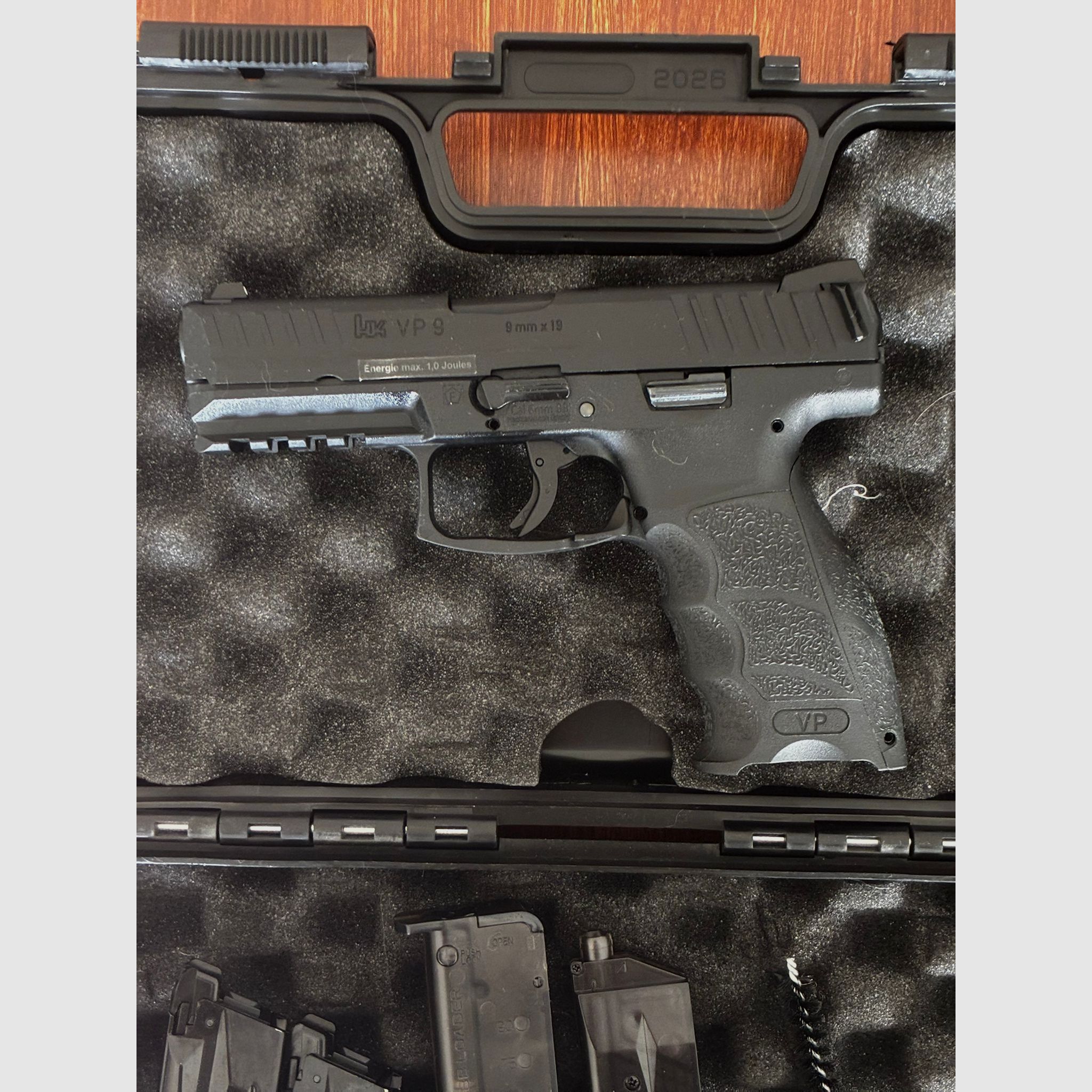 Pacchetto Airsoft completo — Ares Amoeba M4 (S-AEG) + H&K VP9 (GBB, scivolo in metallo) + Caricatore, gas,