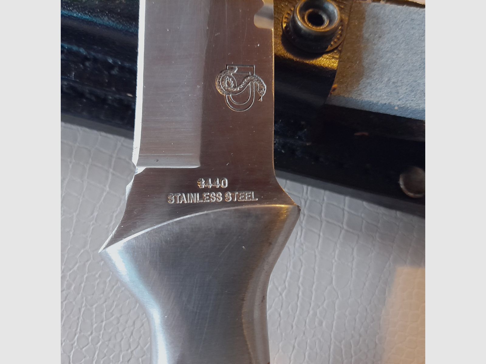 Couteau de chasse lame d'environ 14 cm avec étui en cuir