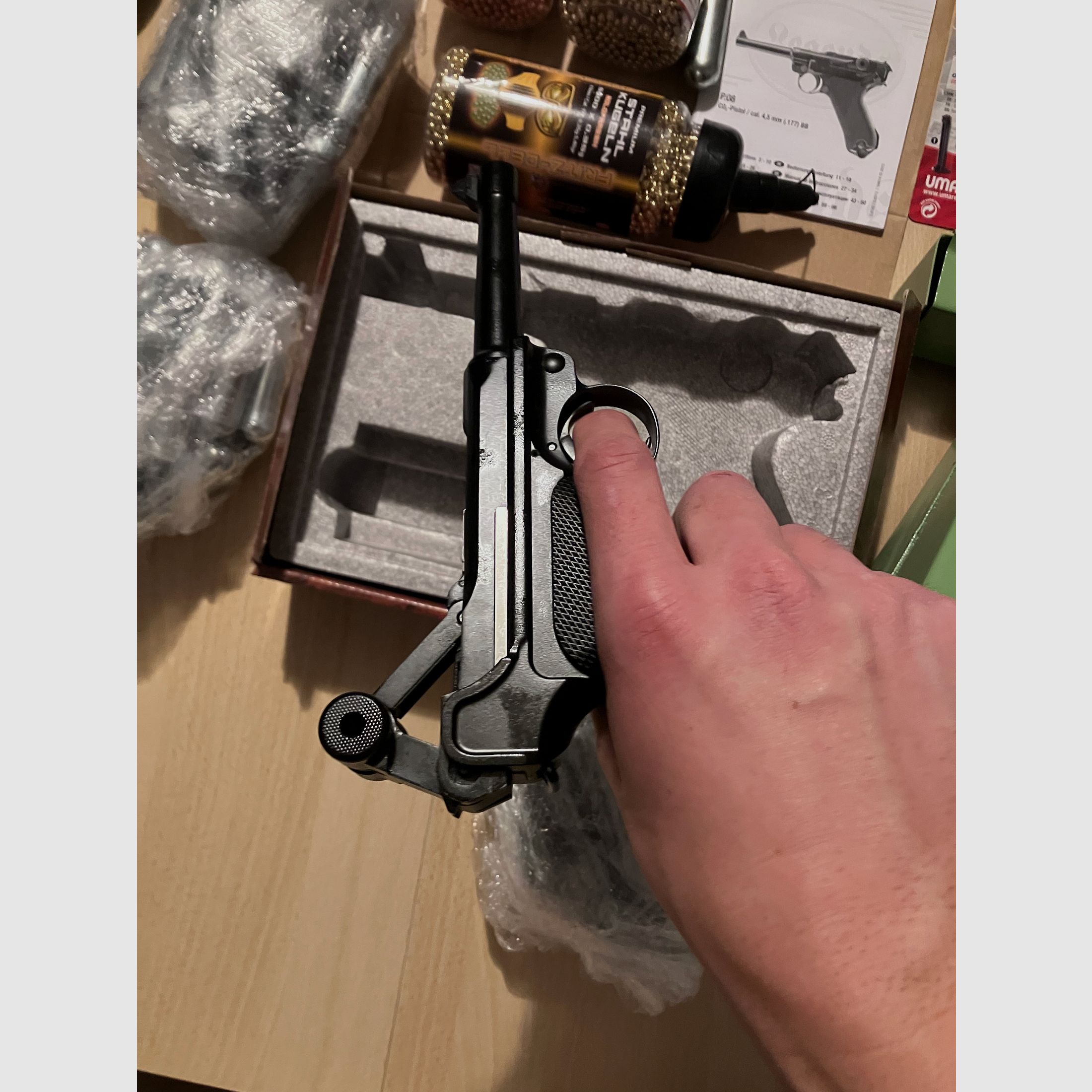 Luger P08 4.5mm Blowback z wyposażeniem