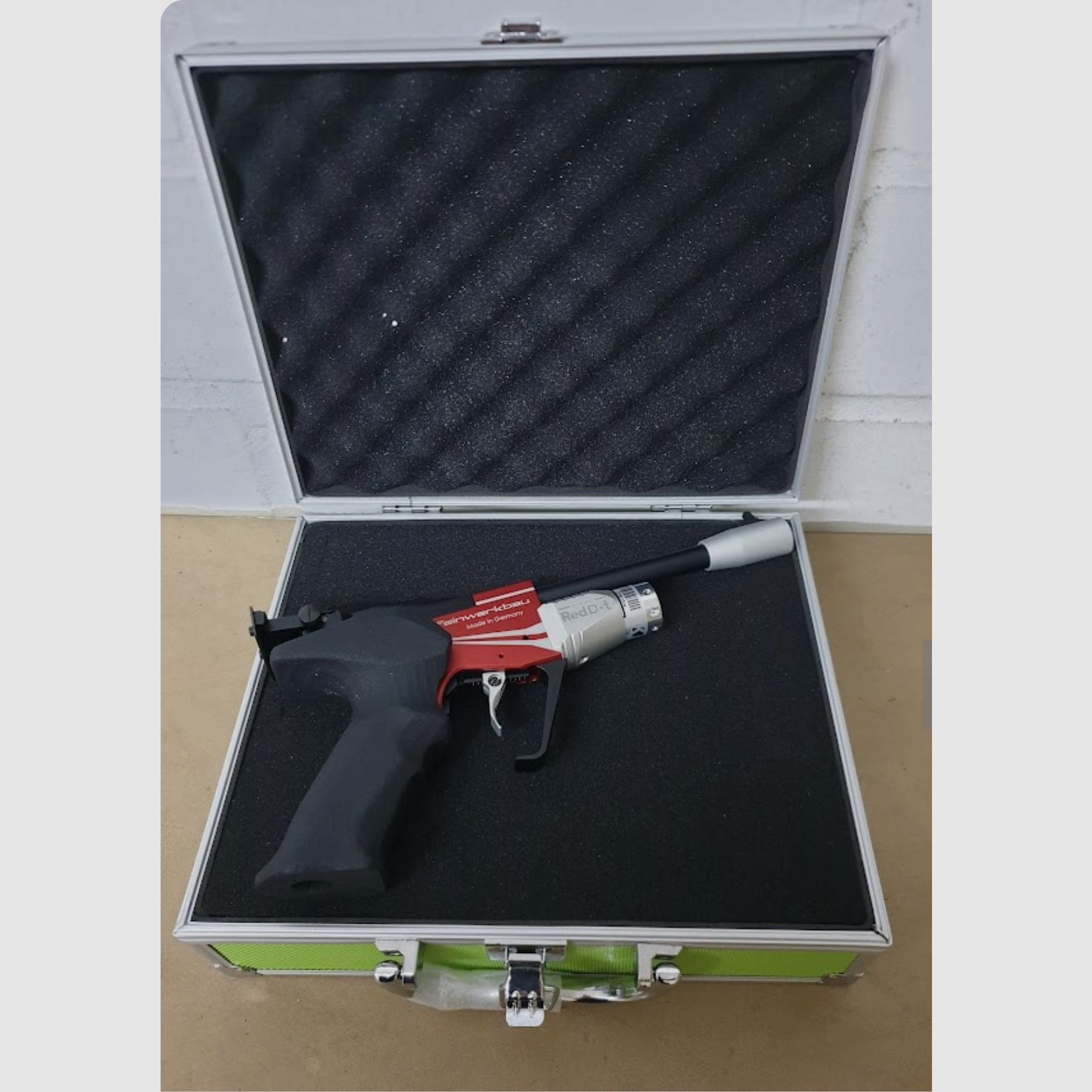 DISAG RedDot pistol used