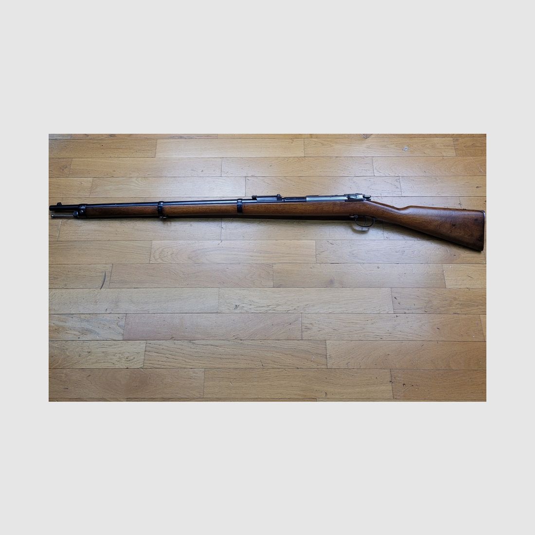 Prächtiges Infanteriegewehr Mauser 1871/84 – Vollständig einheitliche Seriennummer – Preußisches Arsenal Spandau – Prestigierte Zuteilung an die 1. Jäger zu Fuß der Garde – Neuer Lauf – Museumszustand, Bild 23 von 35