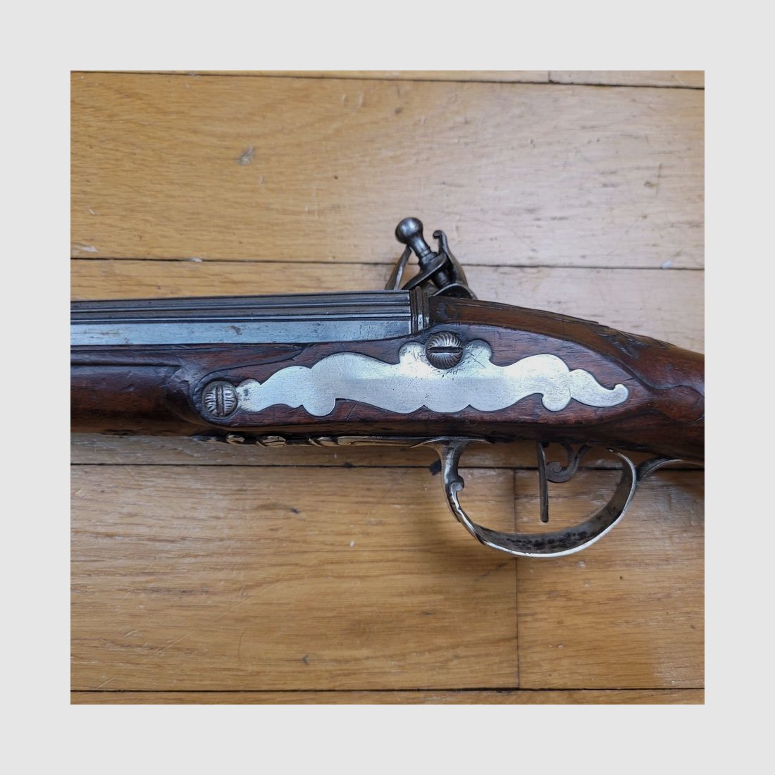 Splendido fucile a pietra per bambini – fabbricazione XVIII secolo Luigi XIV – 1715 – Finiture in argento – Lavoro di oreficeria – Funzionamento impeccabile – Arma di lusso – Stato eccezionale e grande rarità – TBE +, immagine 39 di 49