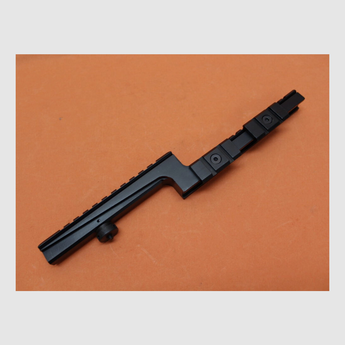 JFY. AR-15: Carry Handle Mount Swan Sleeve Alu schwarz mit Picatinnyprofil, gekröpft. Montageschiene geeignet für A1/ A2/ A3 Tragegriff