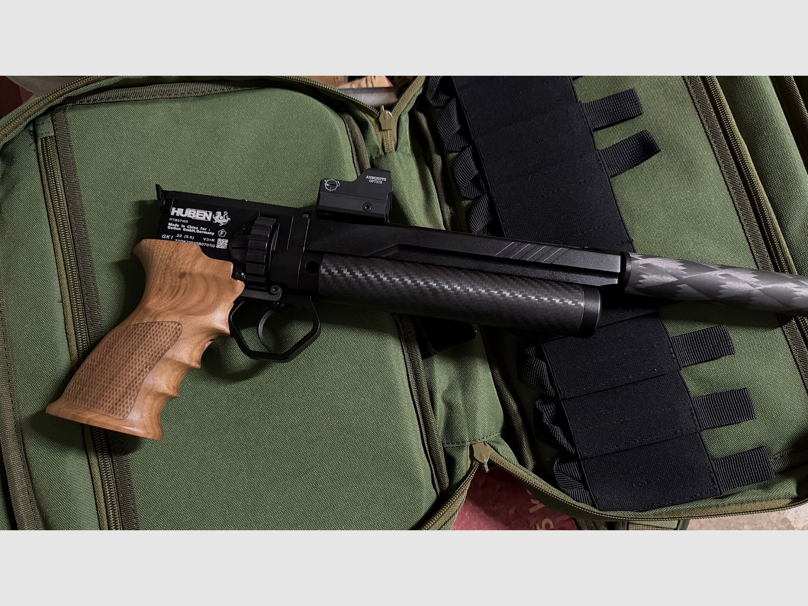 Huben GK1 mit Schalldämpfer, Red Dot und  Export - Version: Abzugsbügel mit Picatinny