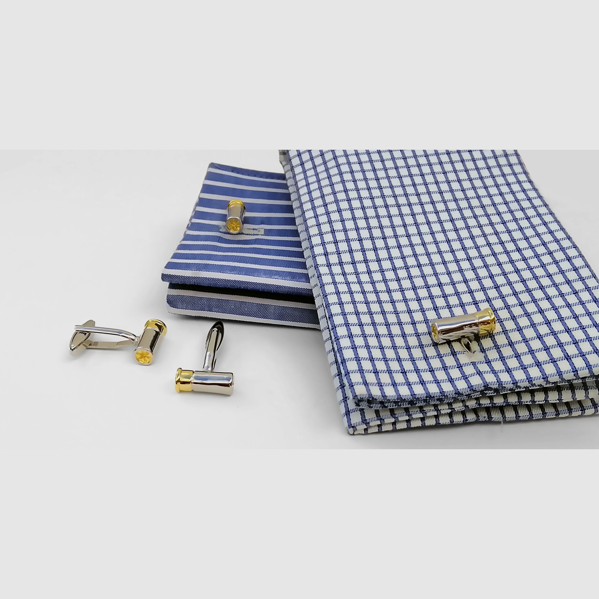 <Cufflinks in shotgun cartridge design>