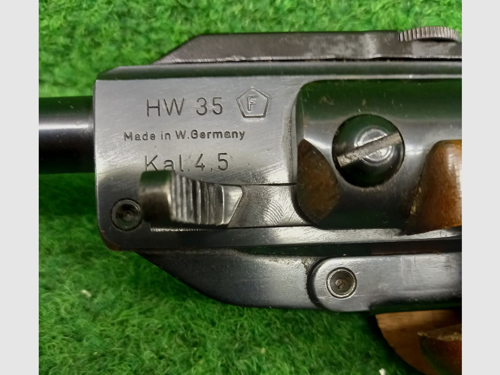 Carabina ad aria compressa Weihrauch HW 35 con marchio F 4,5mm, immagine 10 di 15
