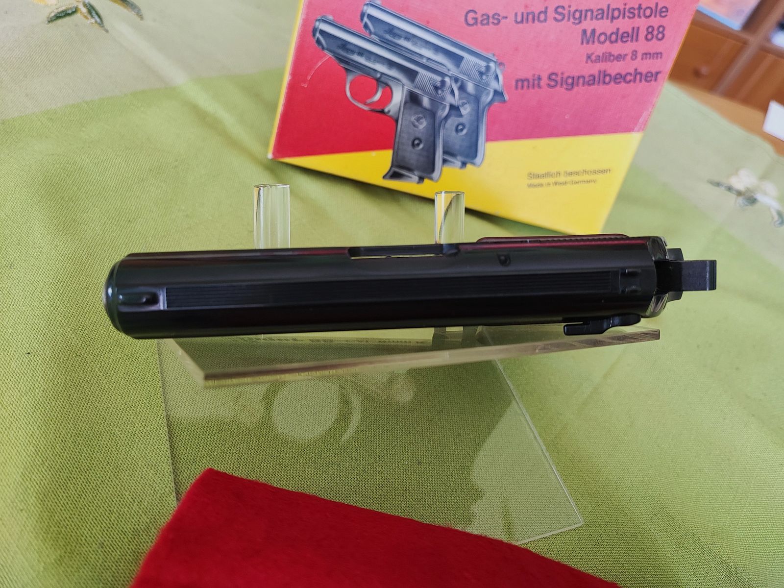 Luger 88 - 8 mmK PTB 414 aus der Röhm-Fertigung mit Holzgriffschalen, Lederholster, Munition