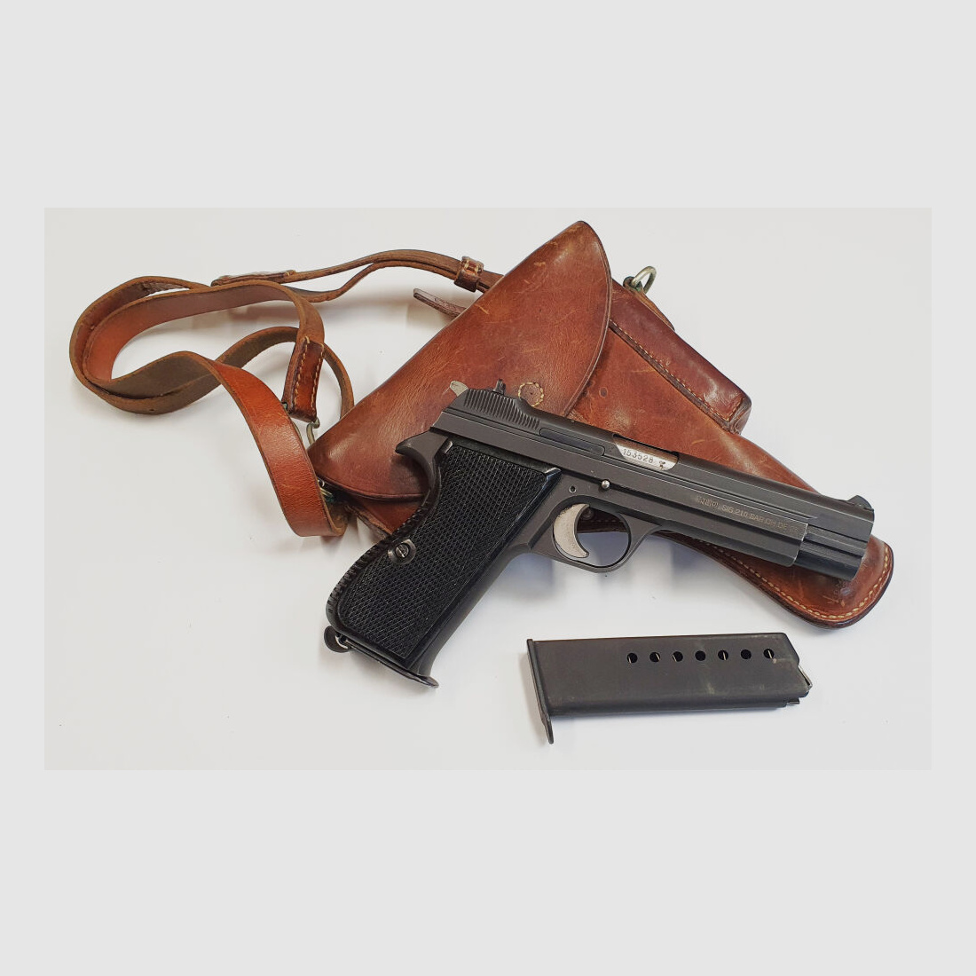 SIG Pistole SIG P210-2 im Kaliber 9mm Luger (9x19) Inkl. Holster und Reservemagazin,MADE IN SWITZERLAND