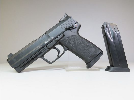 Heckler & Koch USP con mira ajustable