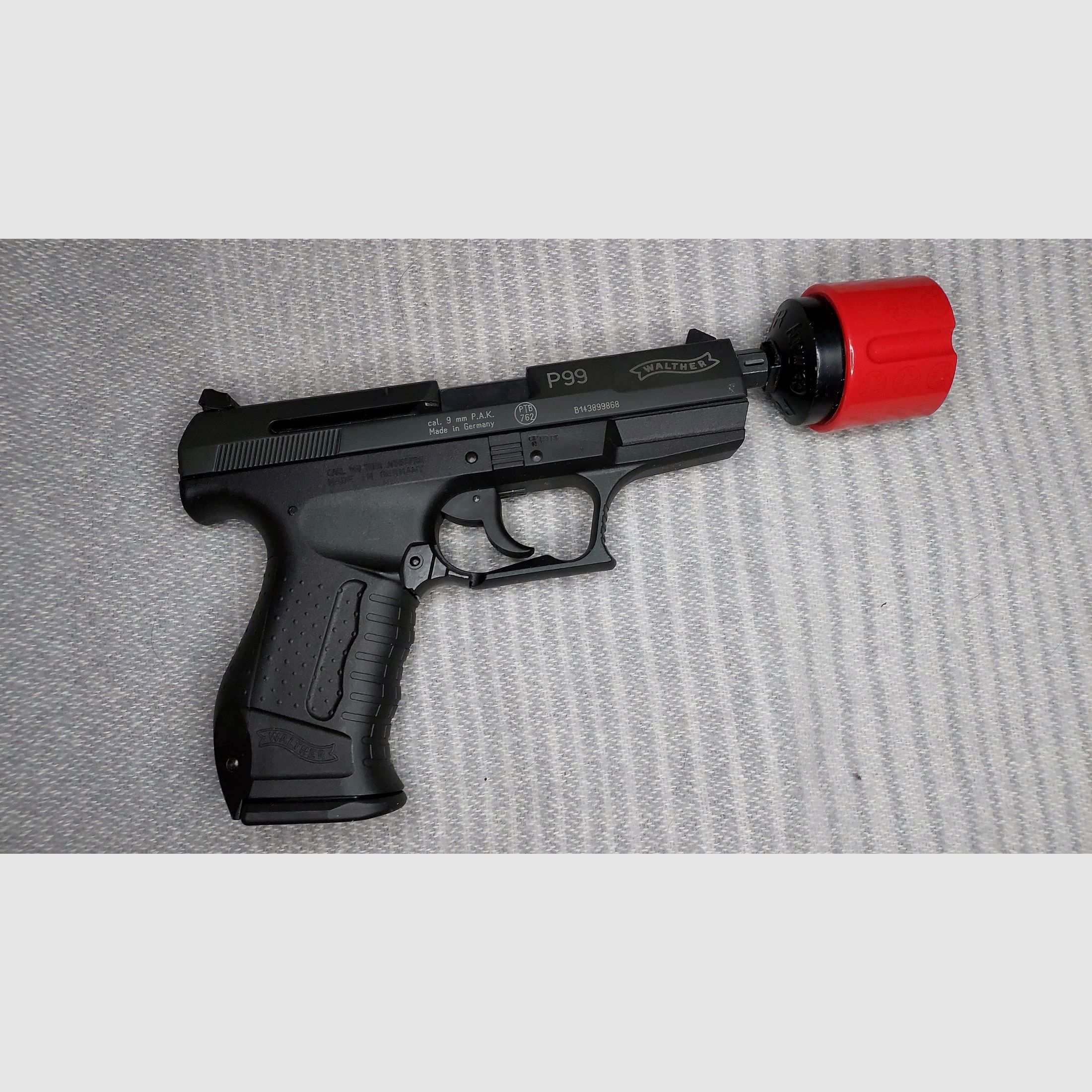 Walther P99 Schreckschuss Pistole 9mm P.A.K. (PTB 762) mit Multiabschussbecher