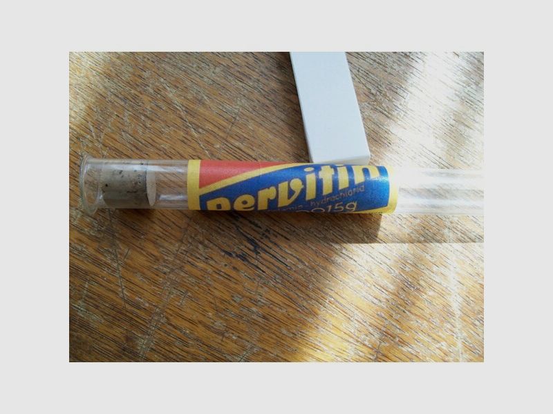 Leeres  Pervitin Röhrchen  mit Korken