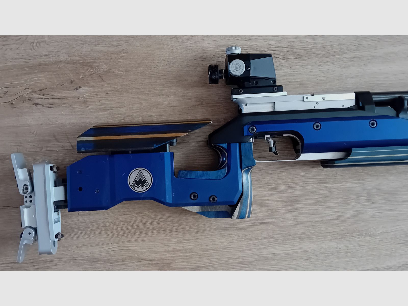 Press - Luftgewehr Feinwerkbau P 70 ALU - Links - Schaft