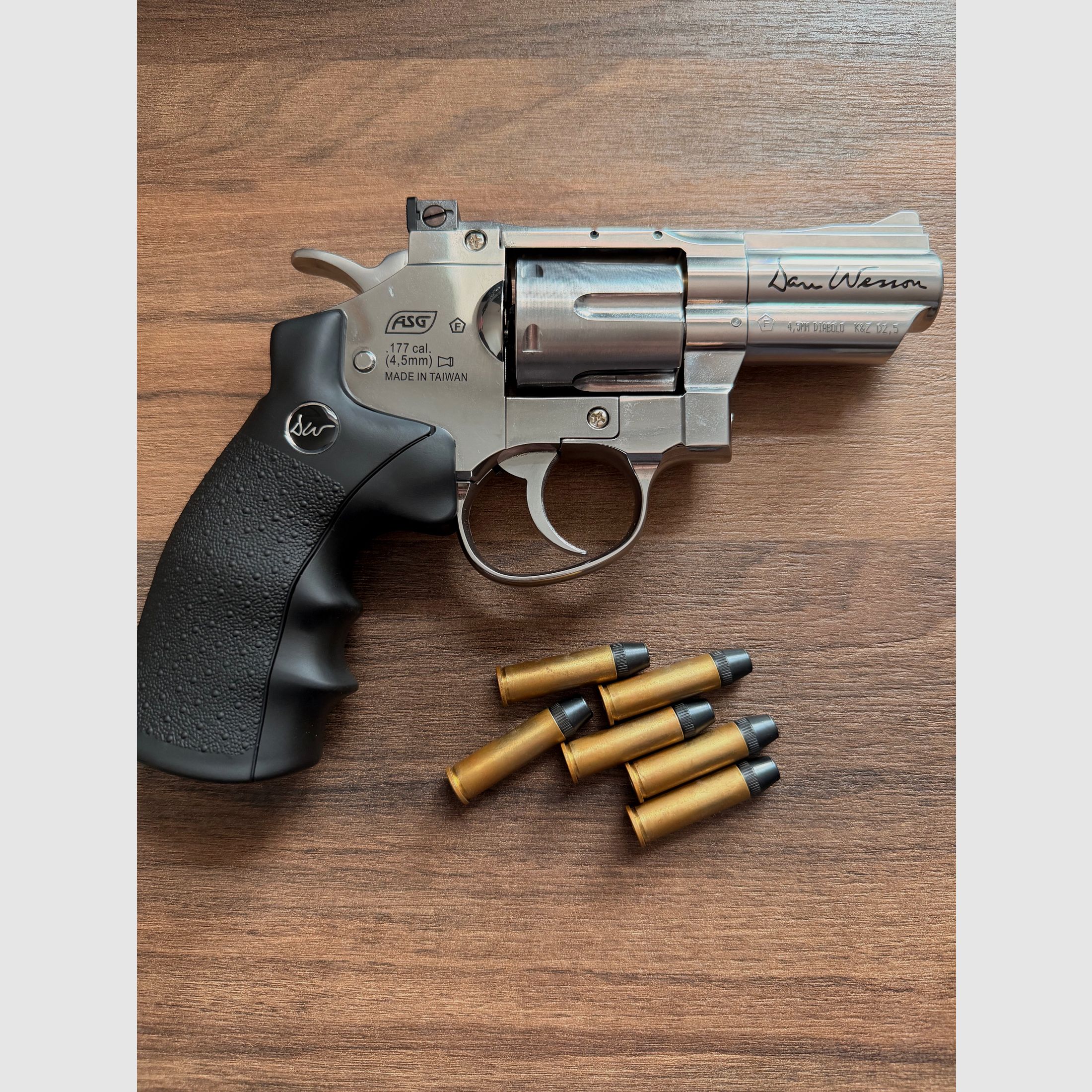 Dan Wesson CO₂ Revolver 4.5 mm Diabolo + casings