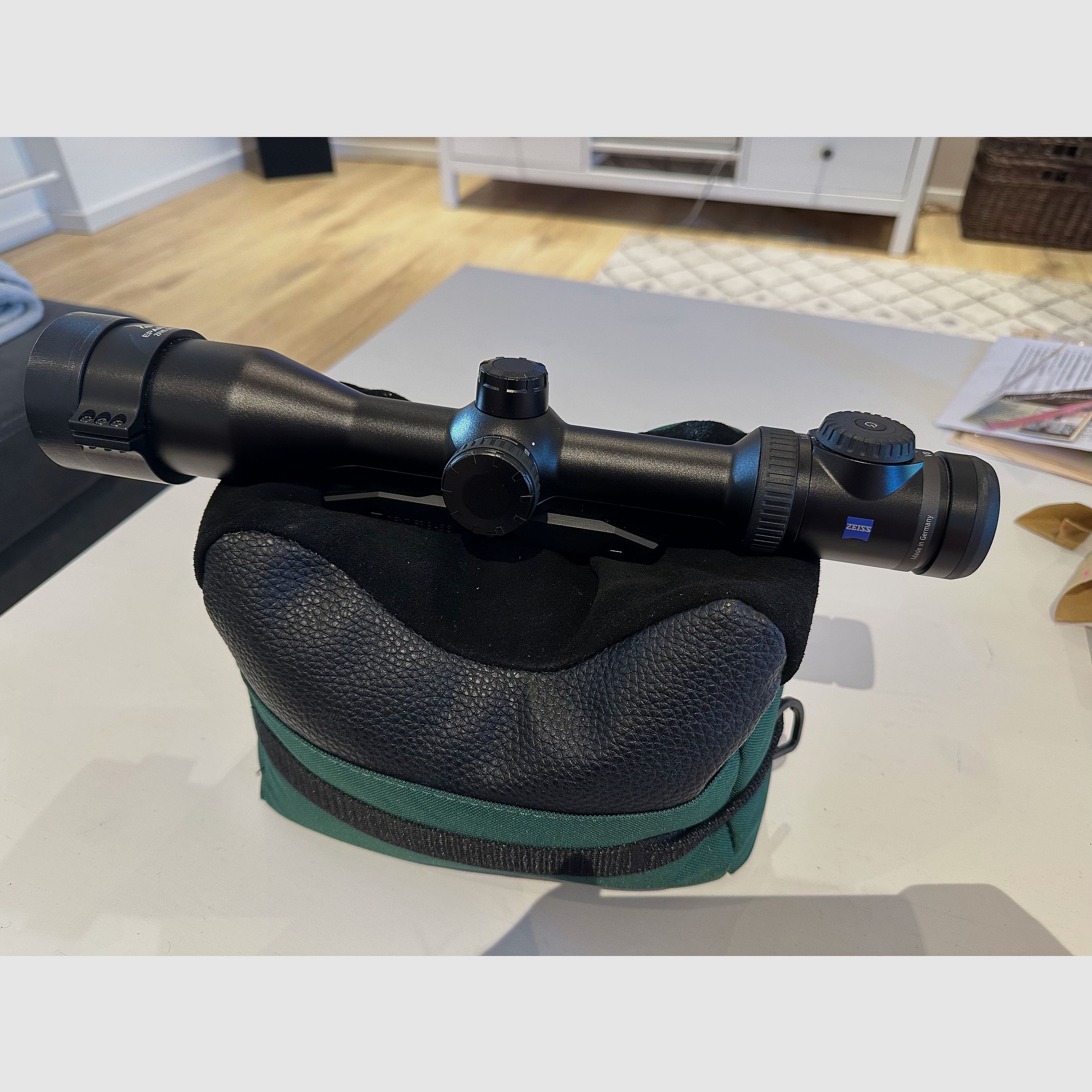 Zeiss V8 1,8-14  Abs. 60 mit Schiene und Dentler Montagebasis- *neue Version* mit 30mm Mittelrohr (früher 36mm)