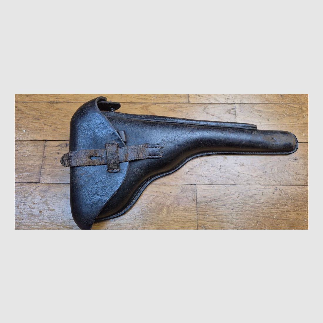 Sehr schönes Etui für die Pistole Luger P08 lang, genannt „Artillerie“ – Herstellung Gustav Möller in Hameln vor 1915 – Seltenes Etui des 1. Typs, unmodifiziert – Schöne Leder in TBE und flexibel – Komplett mit seinen Originalwerkzeugen Schlüssel und Stab – Braunes Etui, brüniert, nach September 1915 – Wunderschönes Stück in TBE++, Bild 2 von 24