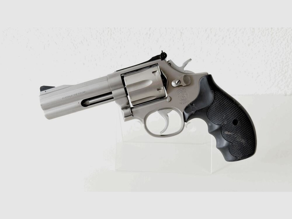 Smith & Wesson 686 Security Special de 4 pulgadas con funda .357Mag