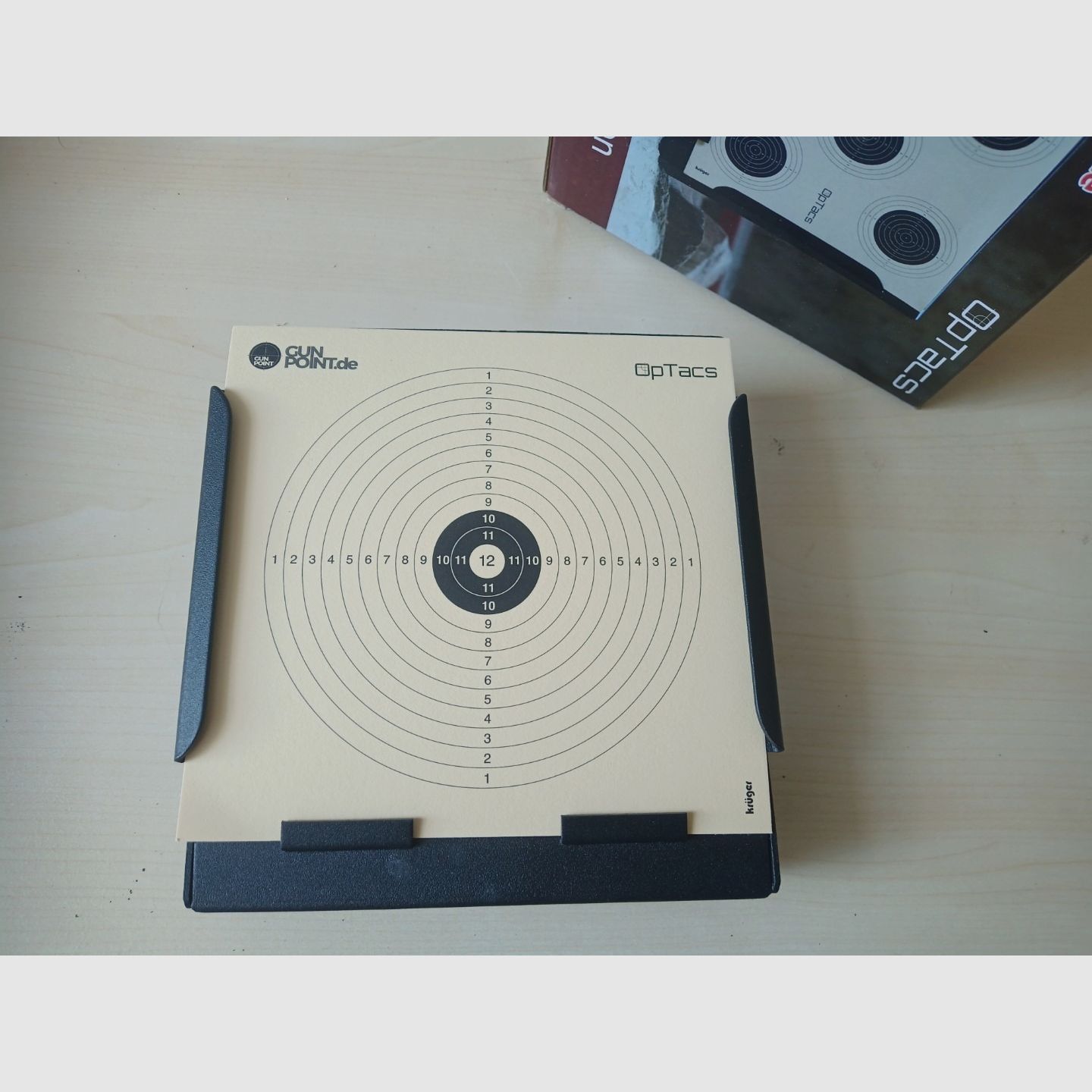 Ruger Mark IV und Record LP3 mit Kugelfang und Diabolos.