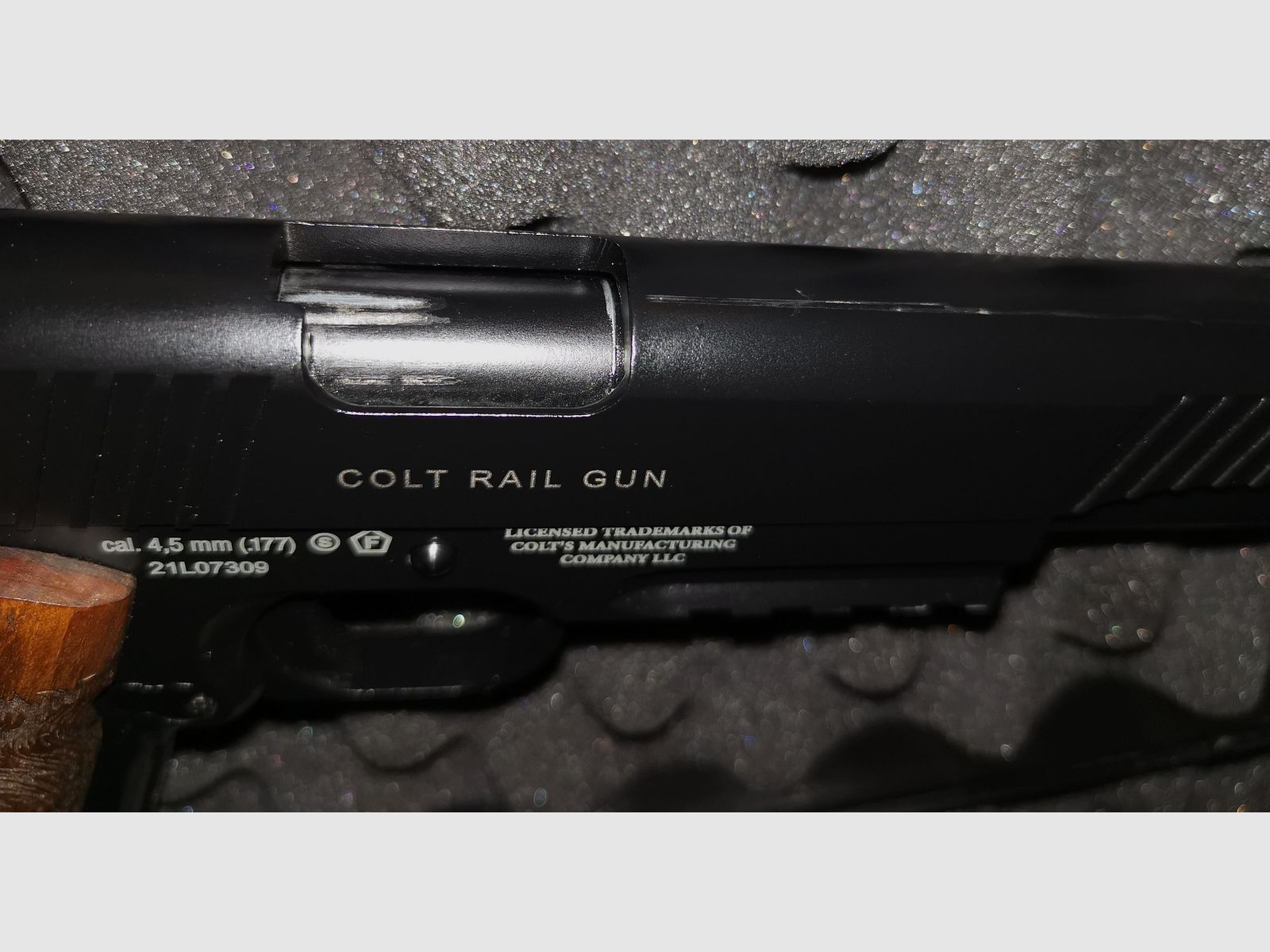 Colt Government M45 mit handgefertigtem Holzgriff Co2 4,5mm Blow Back