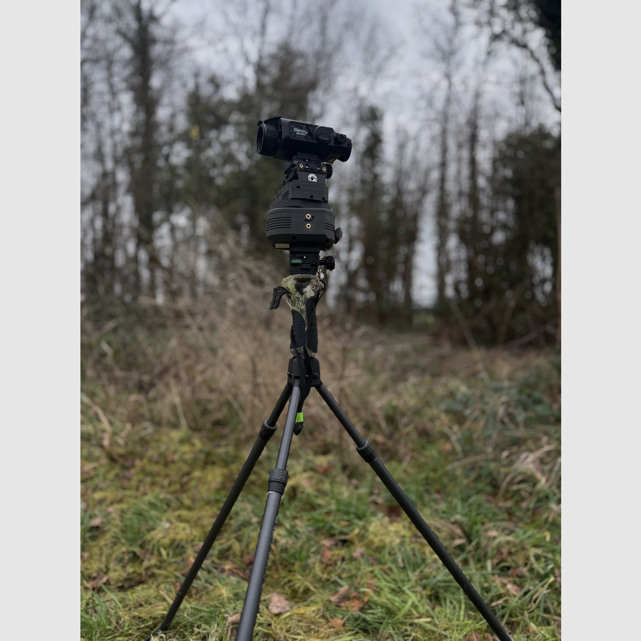 HIGH SEAT HOLDER SET INCLUDING MINI TRIPOD