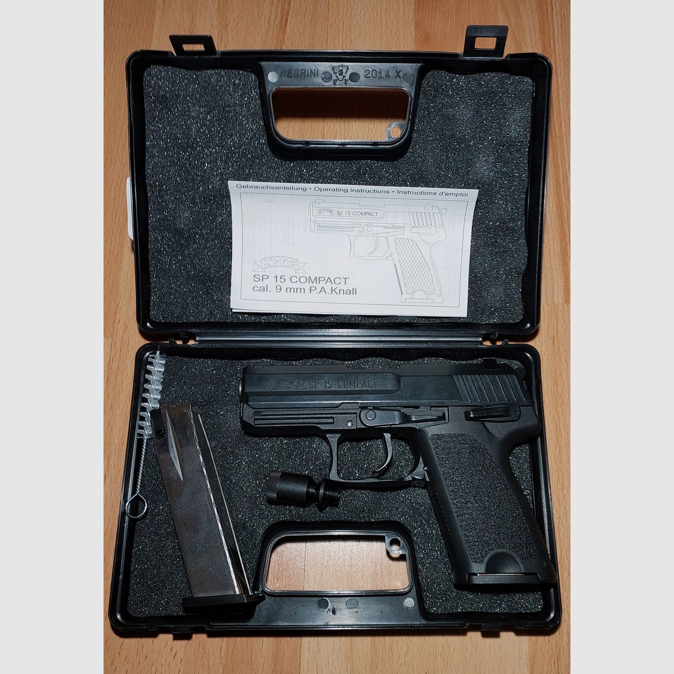 ME IWG SP 15 Kompakte Schreckschuss Pistole brüniert 9mm P.A.K. (876) mit 2 Magazinen