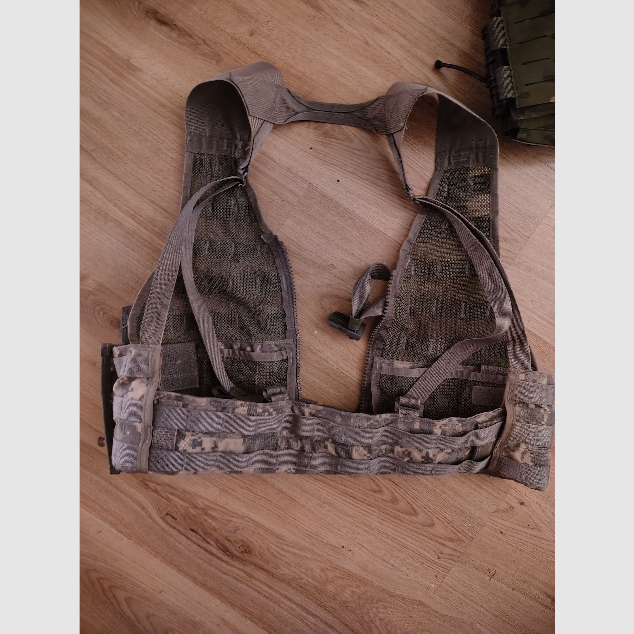 US Army FLC transport vest / tactical vest – desert look – incl. 3 magazine pouches