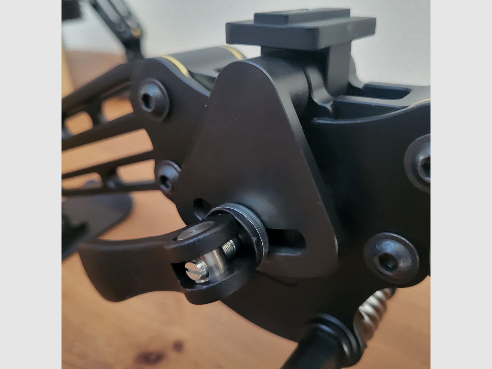 Renforcement du couple pour l'inclinaison latérale des bipieds standard