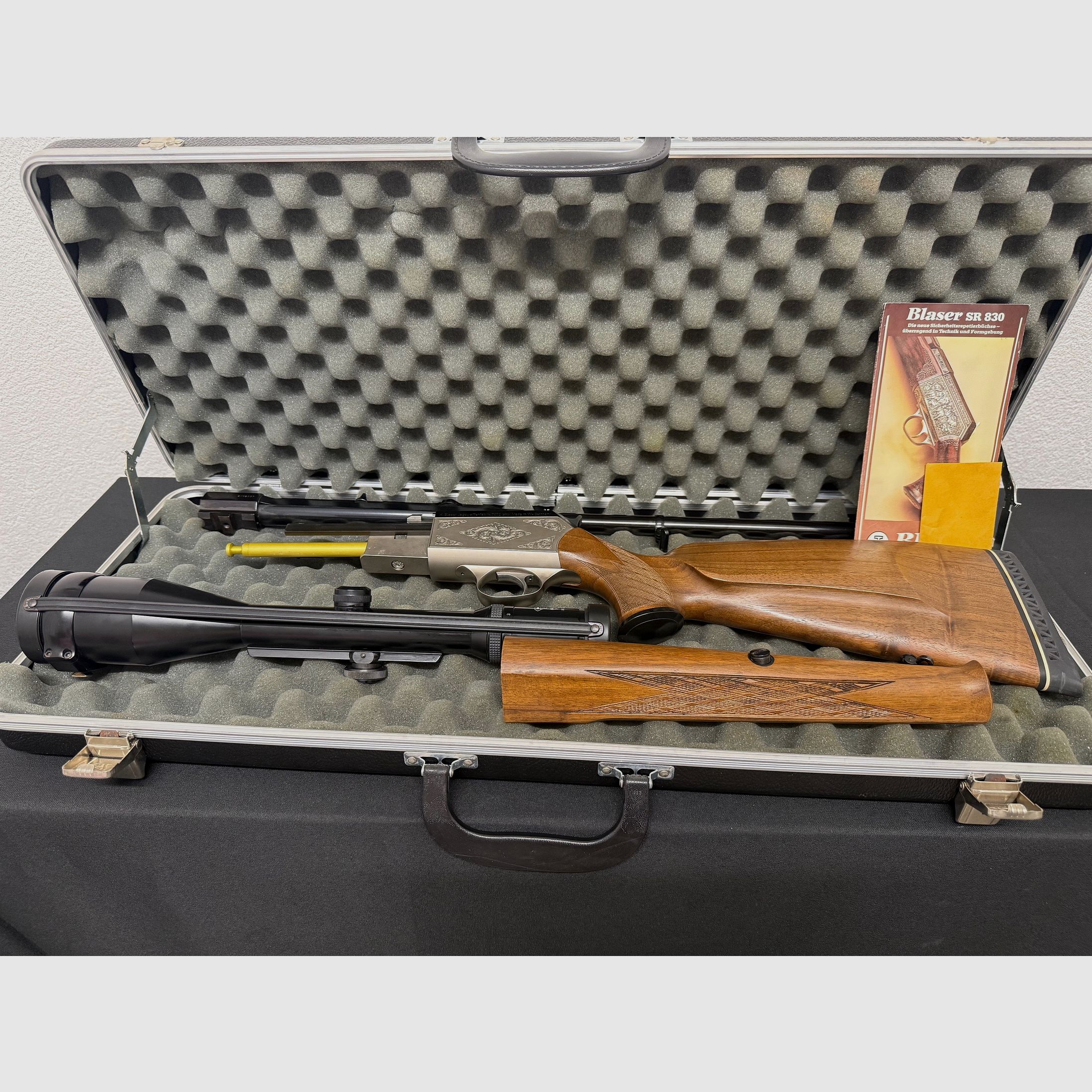 Blaser SR 830 Repetierbüchse Kaliber .300WinMag incl Swarowski und Transportkoffer 