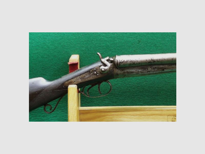 Double-barrel shotgun with spoon lock