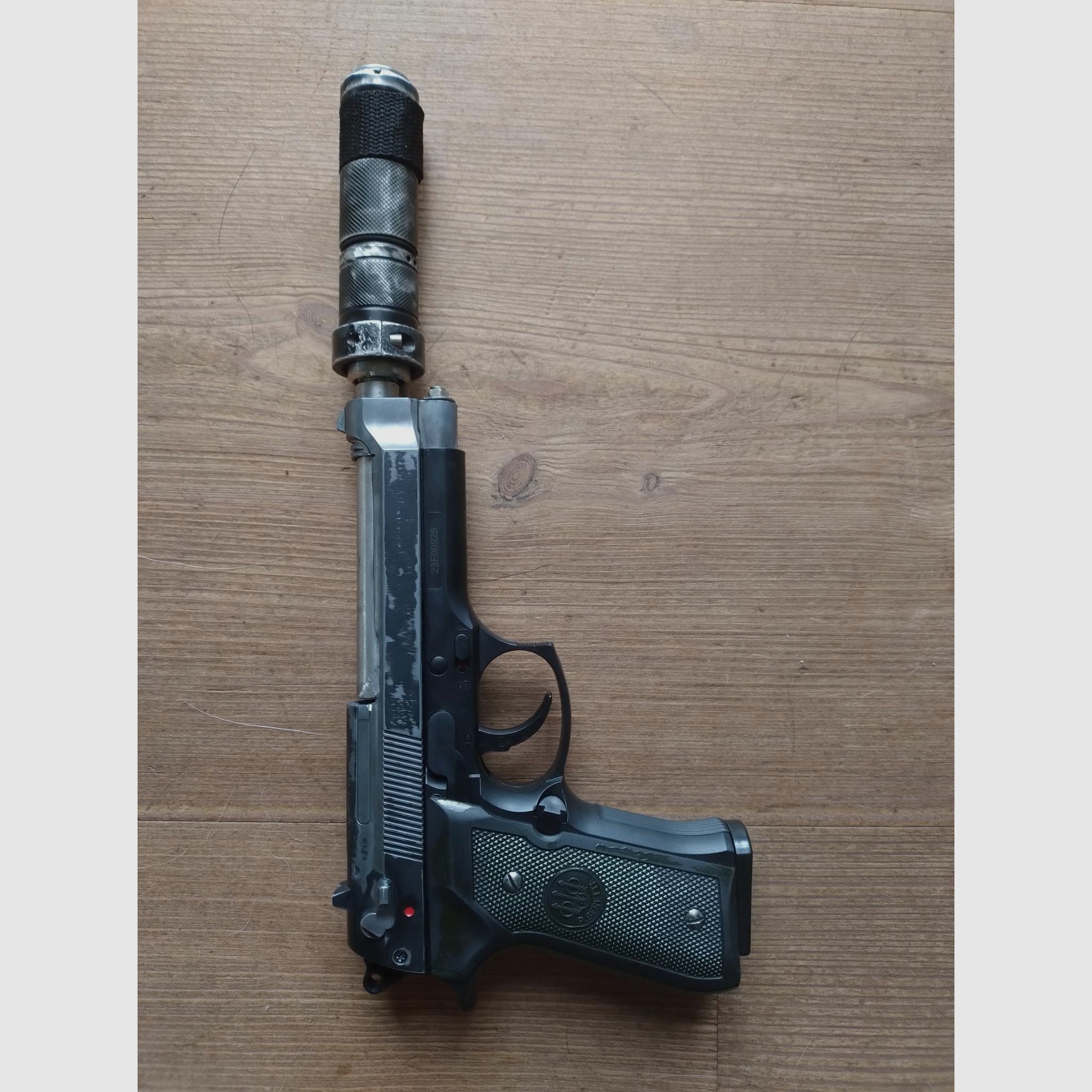 M92 Airsoft Springer/ Deko met custom geluiddemper