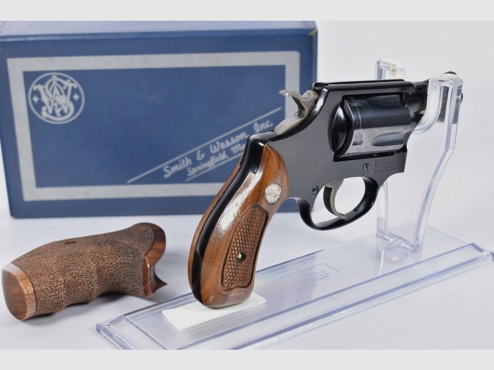 Smith & Wesson	 37