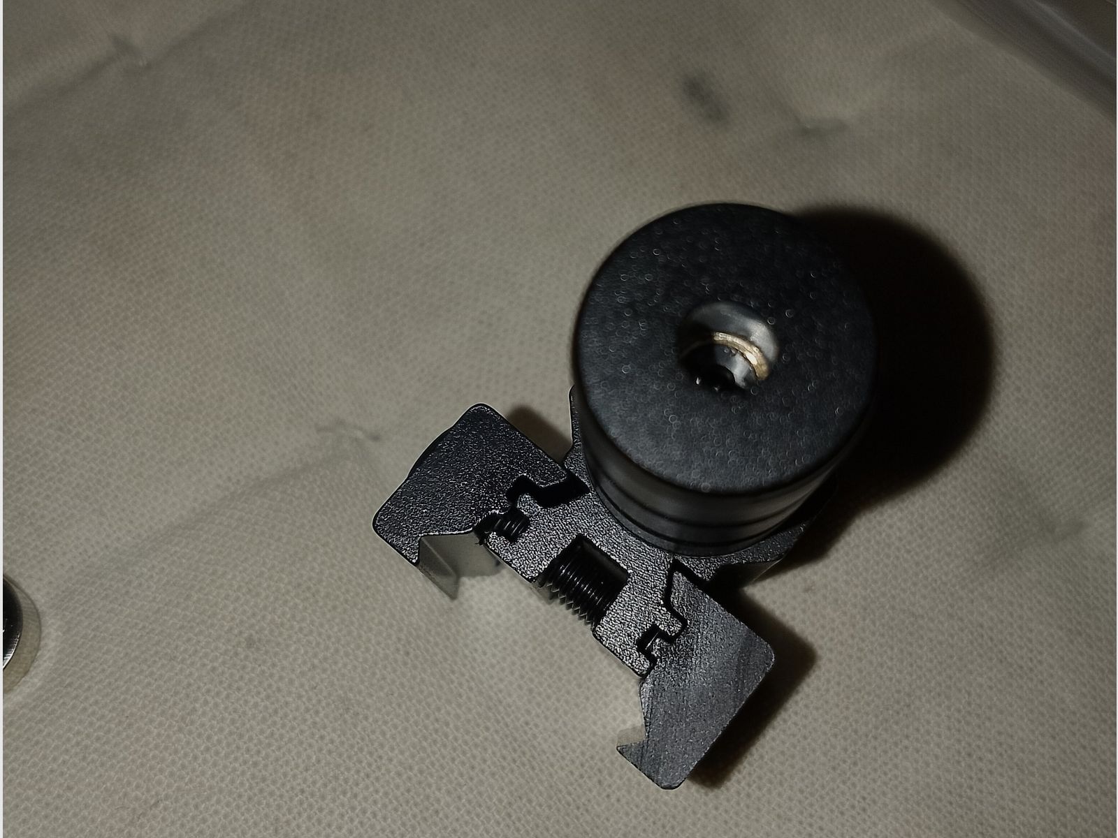 Neu Laser Picatinny Universal Airsoft Softair Paintball Waffe Gewehr Luftgewehr Rotpunkt neue Batterien 11m und 21mm