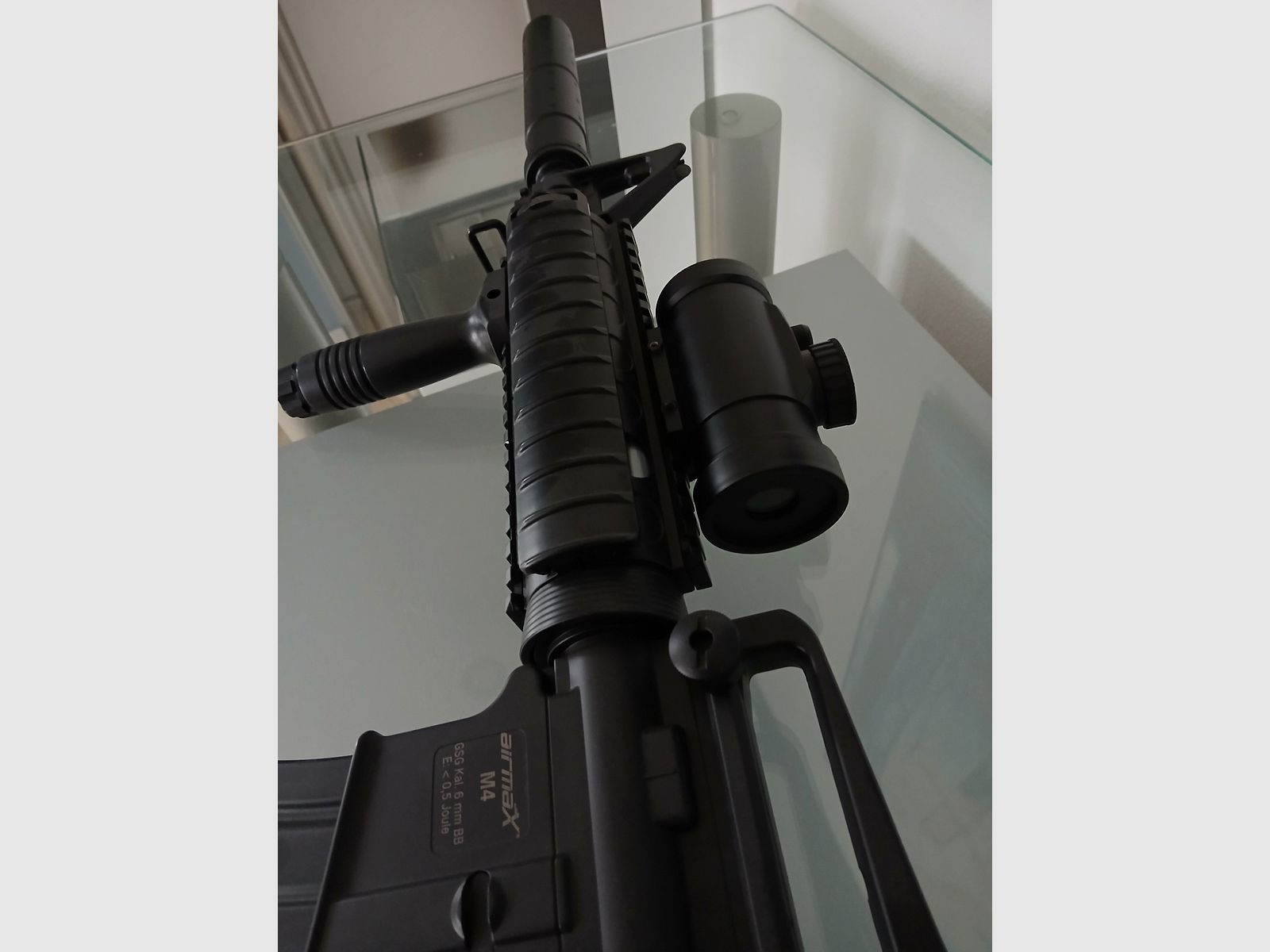 Elektrisches Softairgewehr M4 mit Laservisier! Airsoftgewehr Luftgewehr Neuwertig! Garantie!